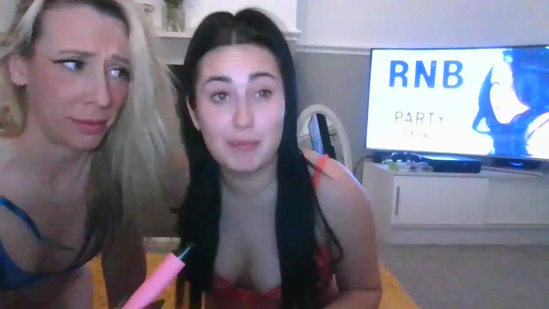 Gallery image thumbnail from Tinkerbell53's myfreecams stream on, 12/14/2022, 23:42 image 12 of 20