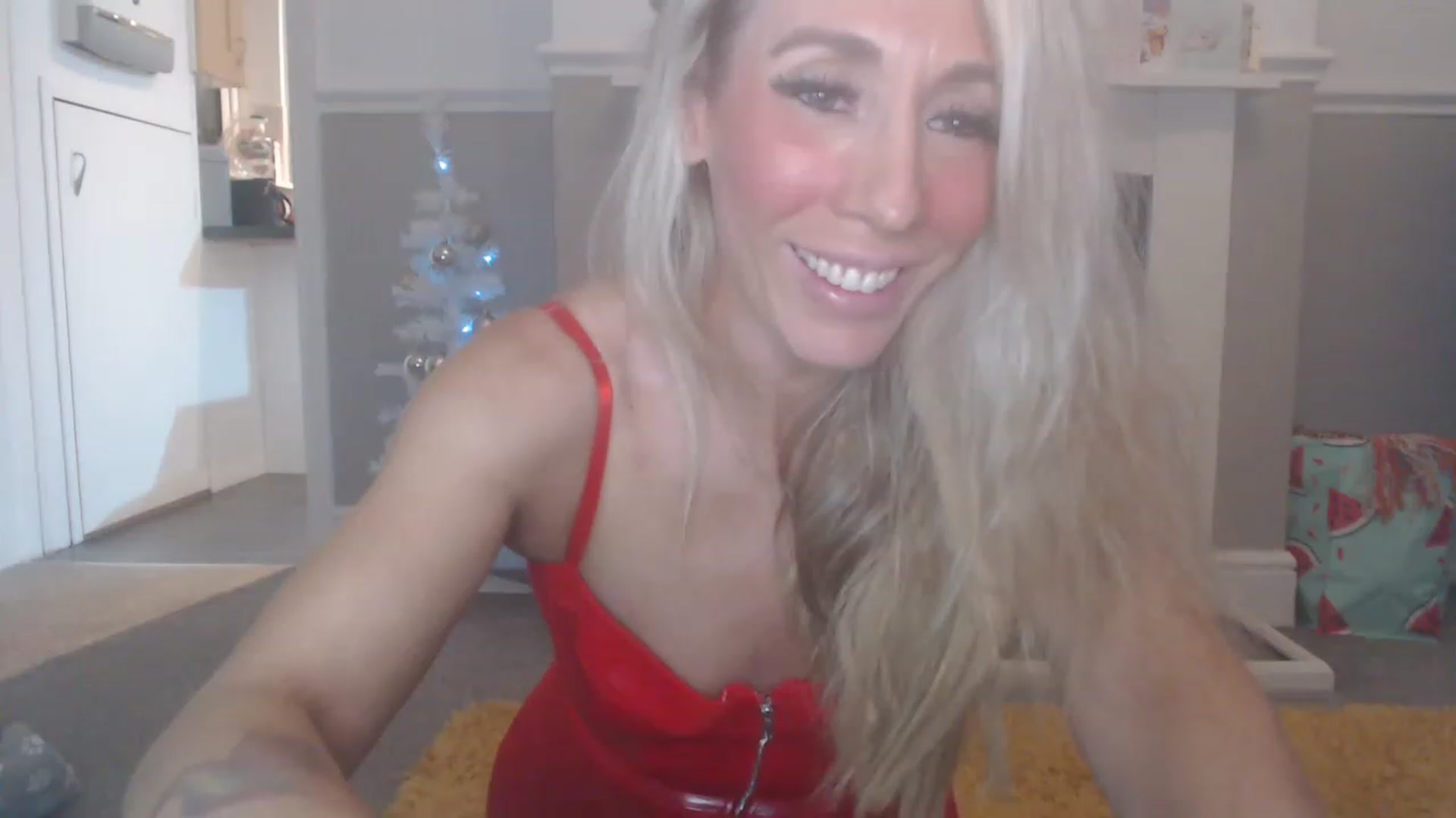 Gallery image thumbnail from Tinkerbell53's myfreecams stream on, 12/26/2022, 23:26 image 10 of 20