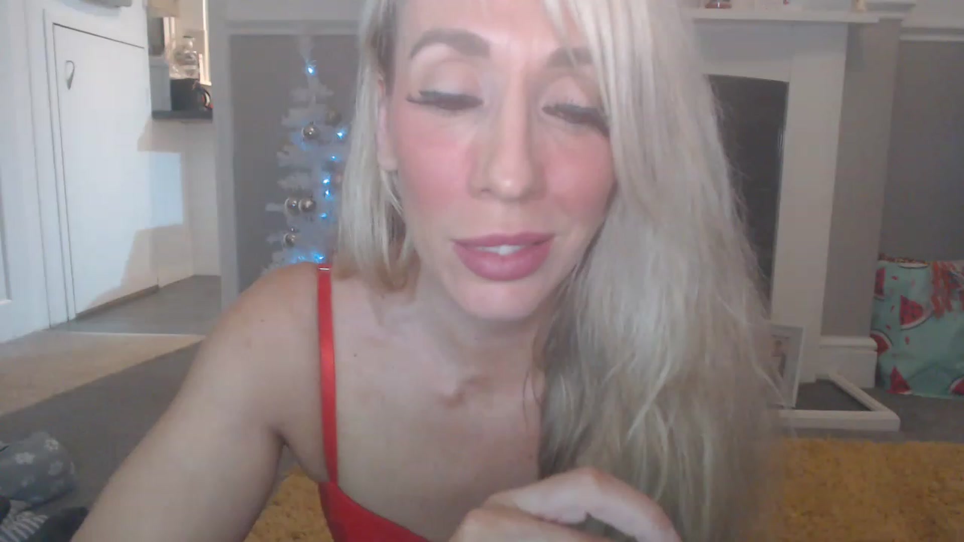 Gallery image thumbnail from Tinkerbell53's myfreecams stream on, 12/26/2022, 23:26 image 14 of 20