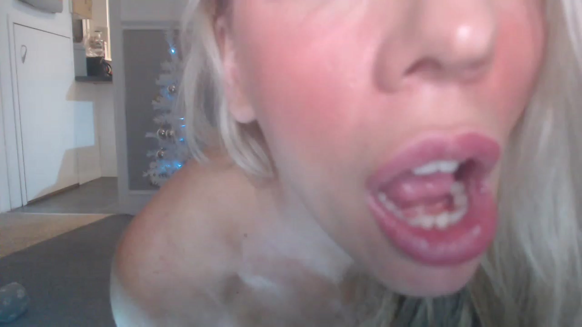 Gallery image thumbnail from Tinkerbell53's myfreecams stream on, 12/27/2022, 01:35 image 2 of 20