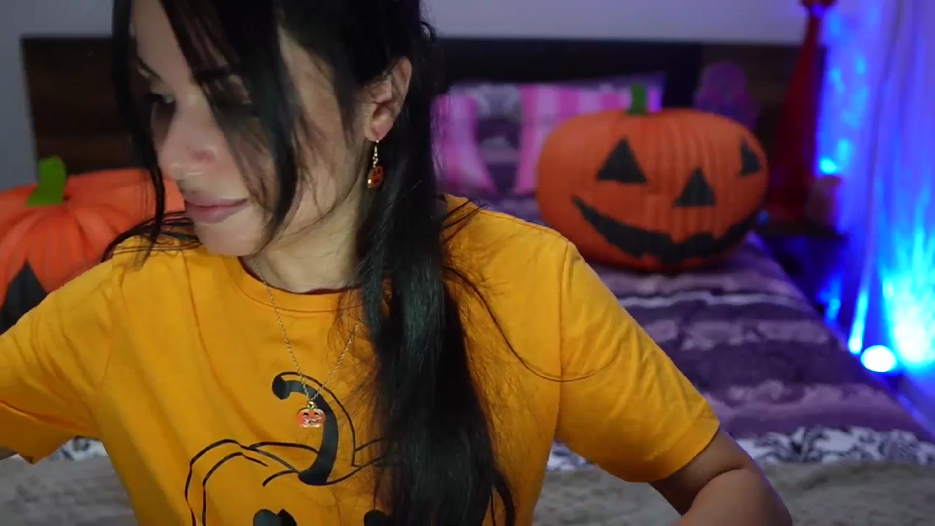 Gallery image thumbnail from TinyAndrea's myfreecams stream on, 10/31/2023, 24:02 image 2 of 20