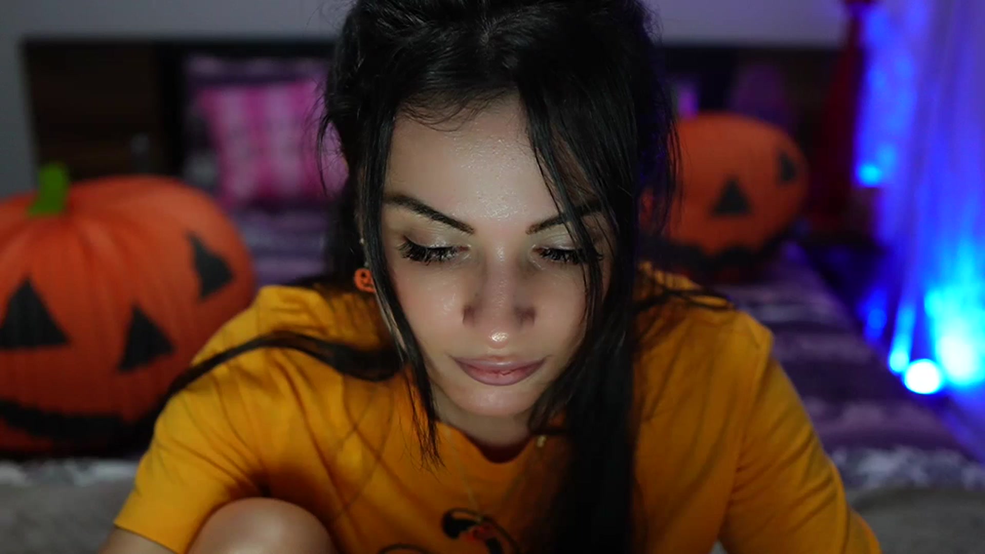 Gallery image thumbnail from TinyAndrea's myfreecams stream on, 10/31/2023, 24:02 image 9 of 20