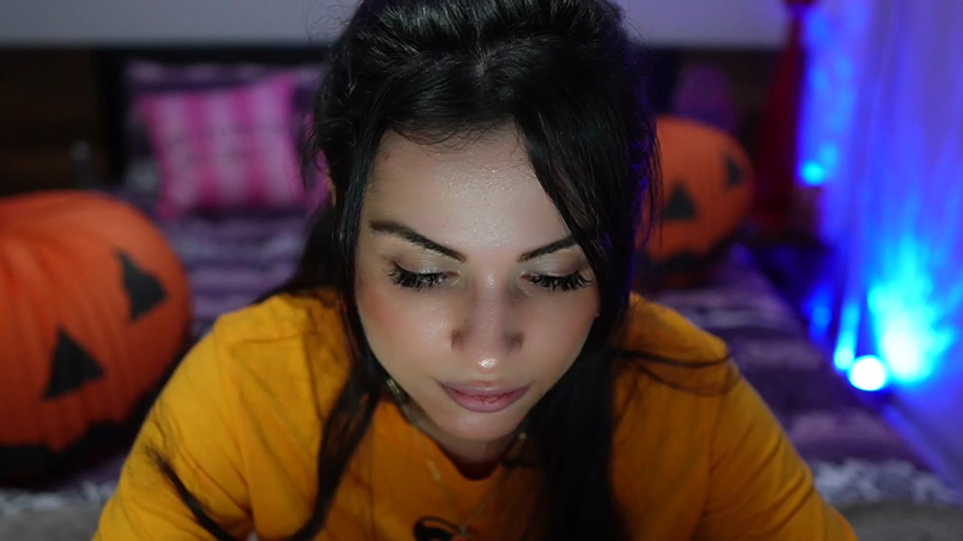 Gallery image thumbnail from TinyAndrea's myfreecams stream on, 10/31/2023, 24:02 image 17 of 20