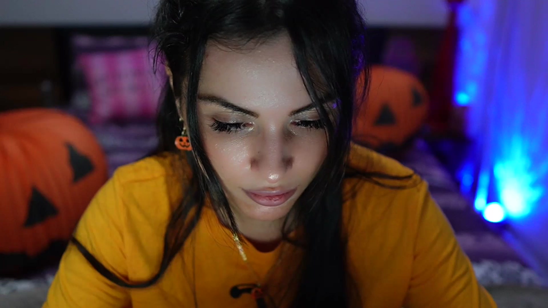 Gallery image thumbnail from TinyAndrea's myfreecams stream on, 10/31/2023, 24:02 image 16 of 20