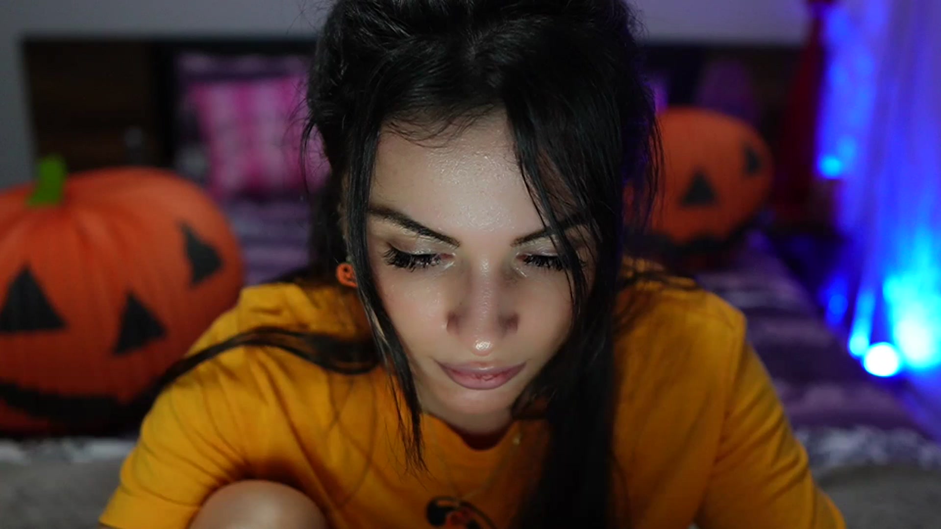 Gallery image thumbnail from TinyAndrea's myfreecams stream on, 10/31/2023, 24:02 image 8 of 20