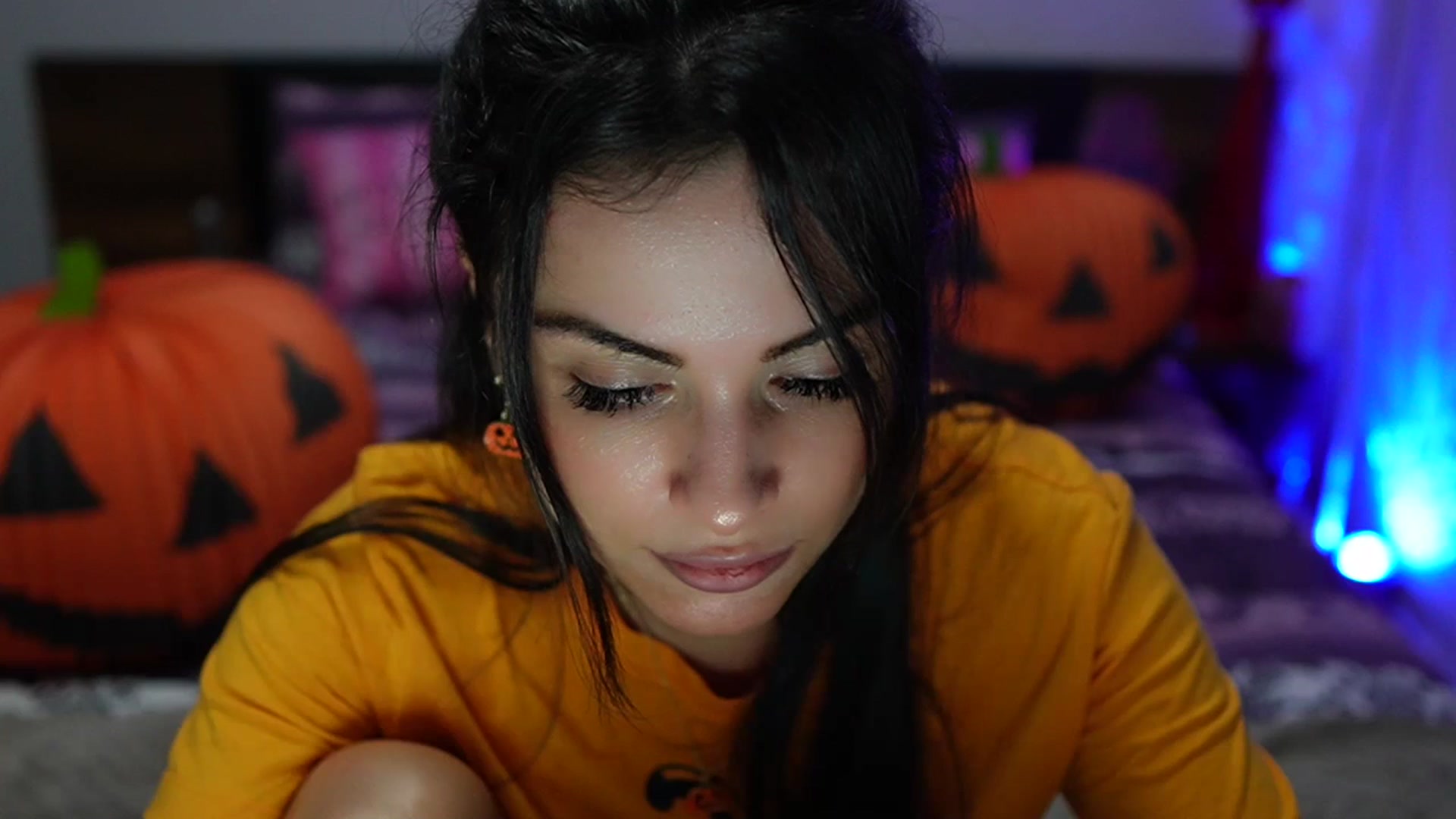 Gallery image thumbnail from TinyAndrea's myfreecams stream on, 10/31/2023, 24:02 image 7 of 20