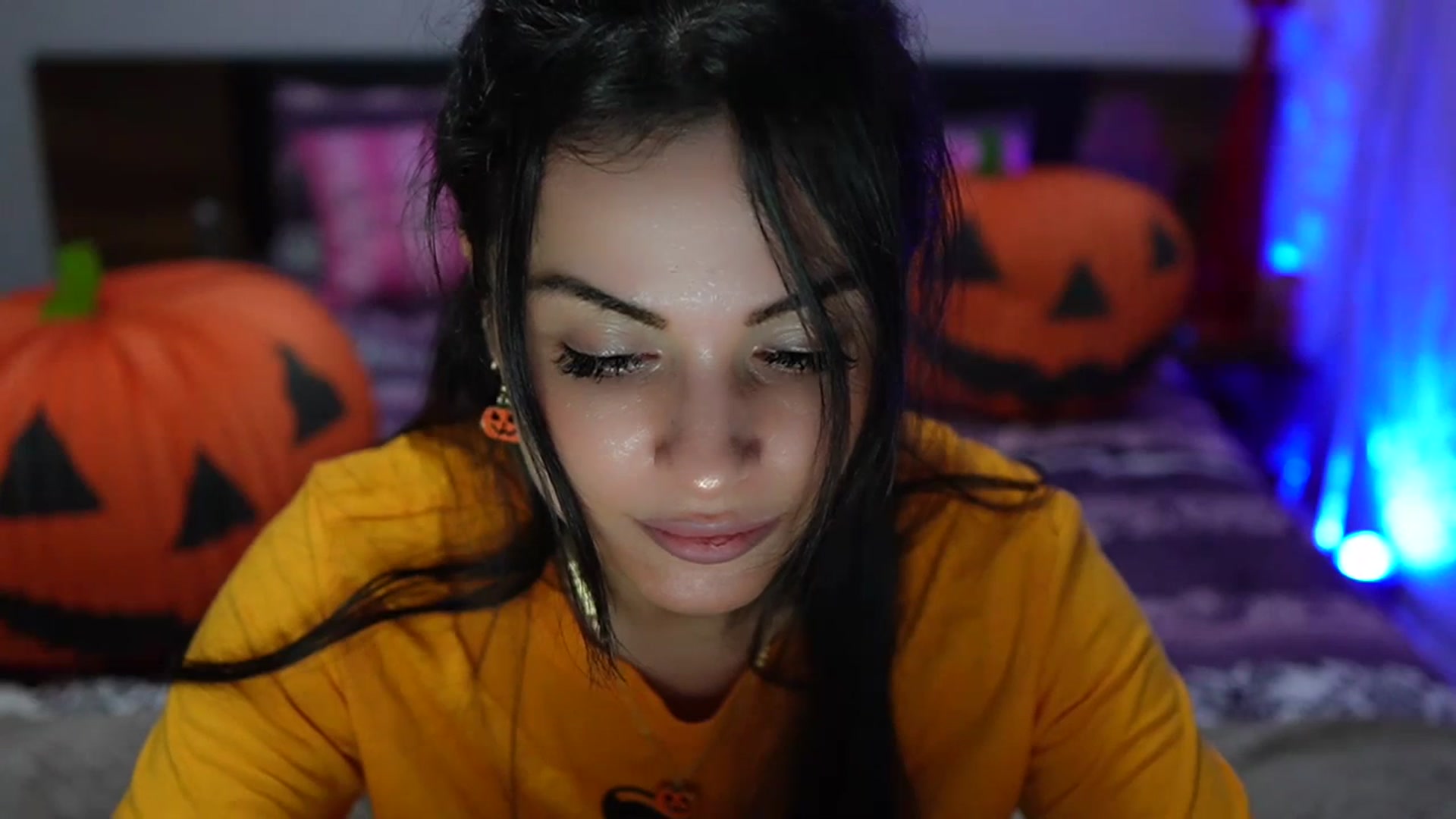 Gallery image thumbnail from TinyAndrea's myfreecams stream on, 10/31/2023, 24:02 image 11 of 20