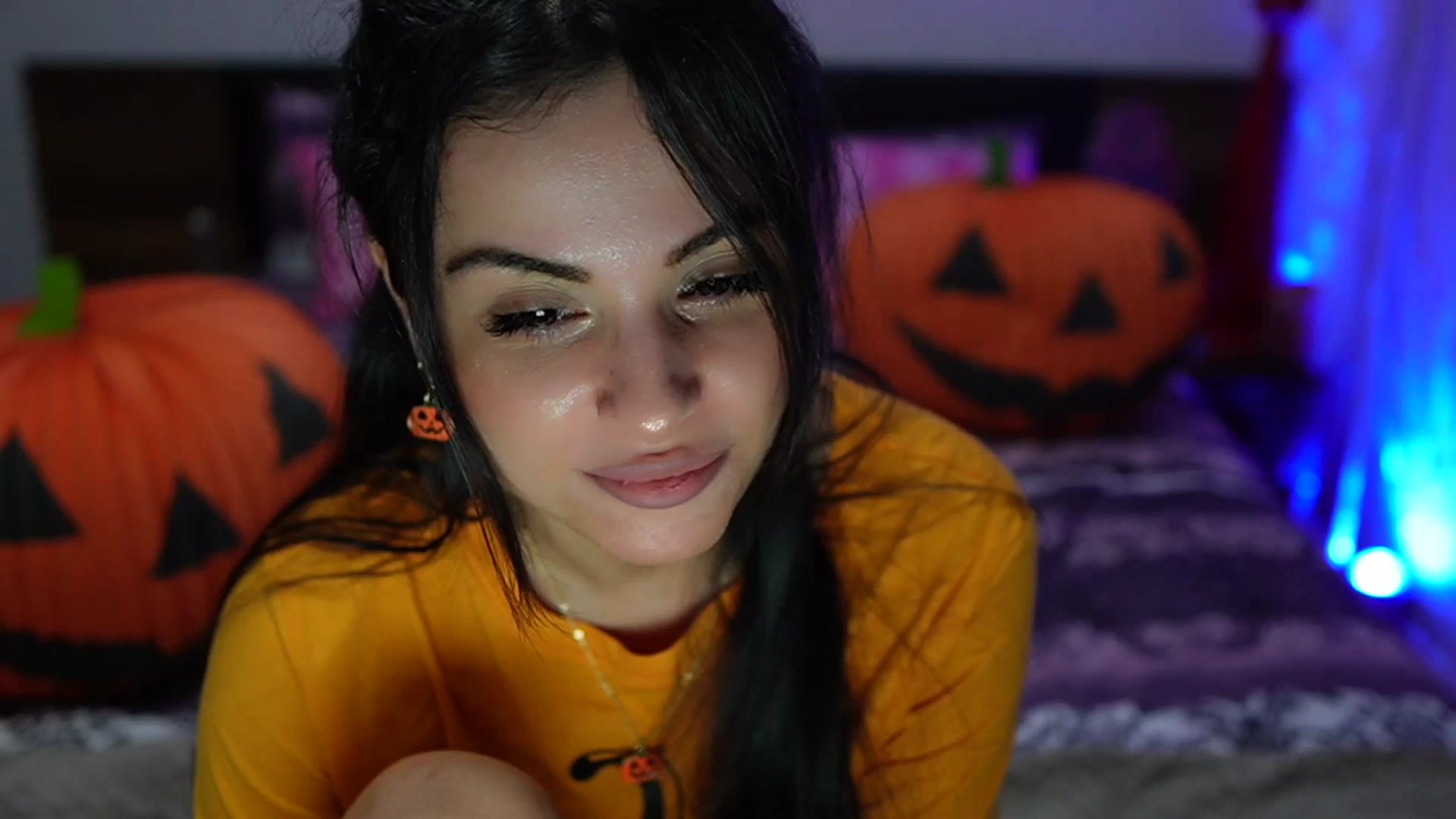 Gallery image thumbnail from TinyAndrea's myfreecams stream on, 10/31/2023, 24:02 image 1 of 20