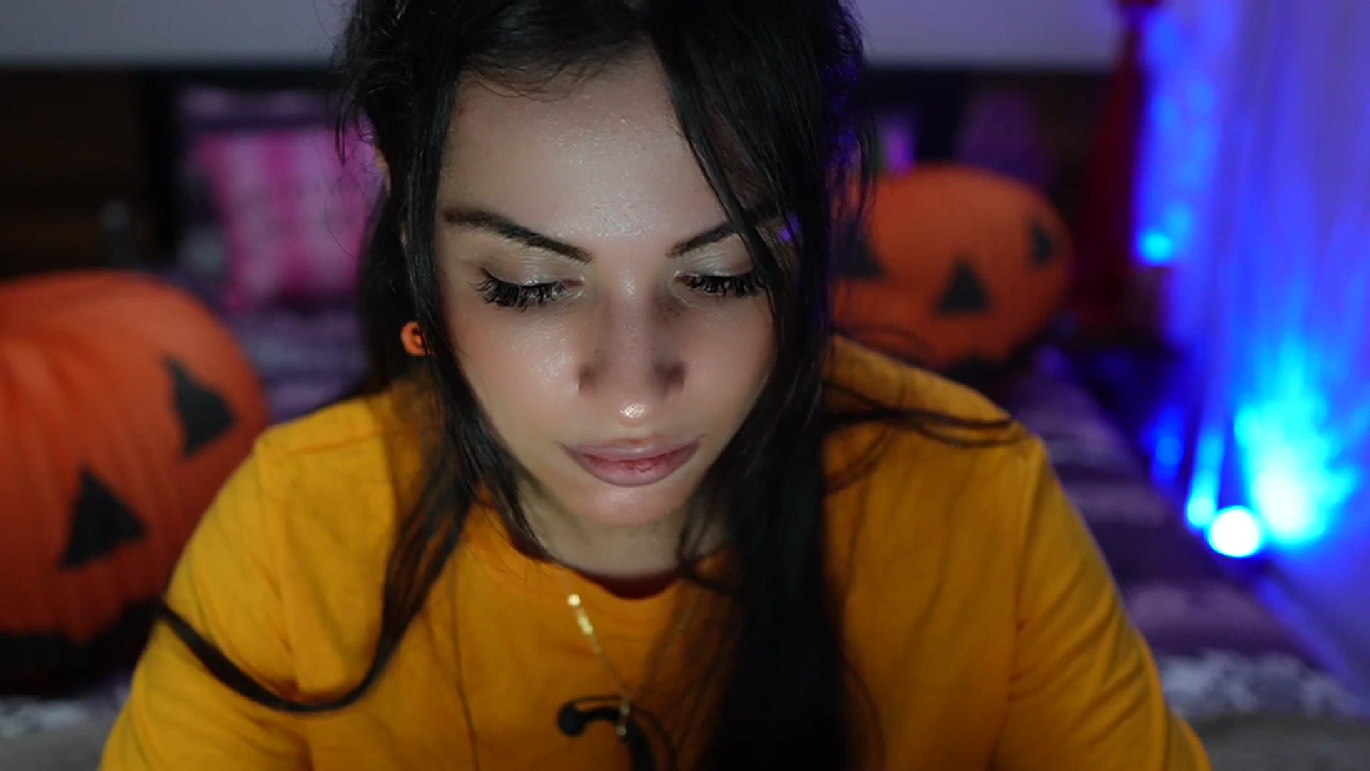 Gallery image thumbnail from TinyAndrea's myfreecams stream on, 10/31/2023, 24:02 image 15 of 20