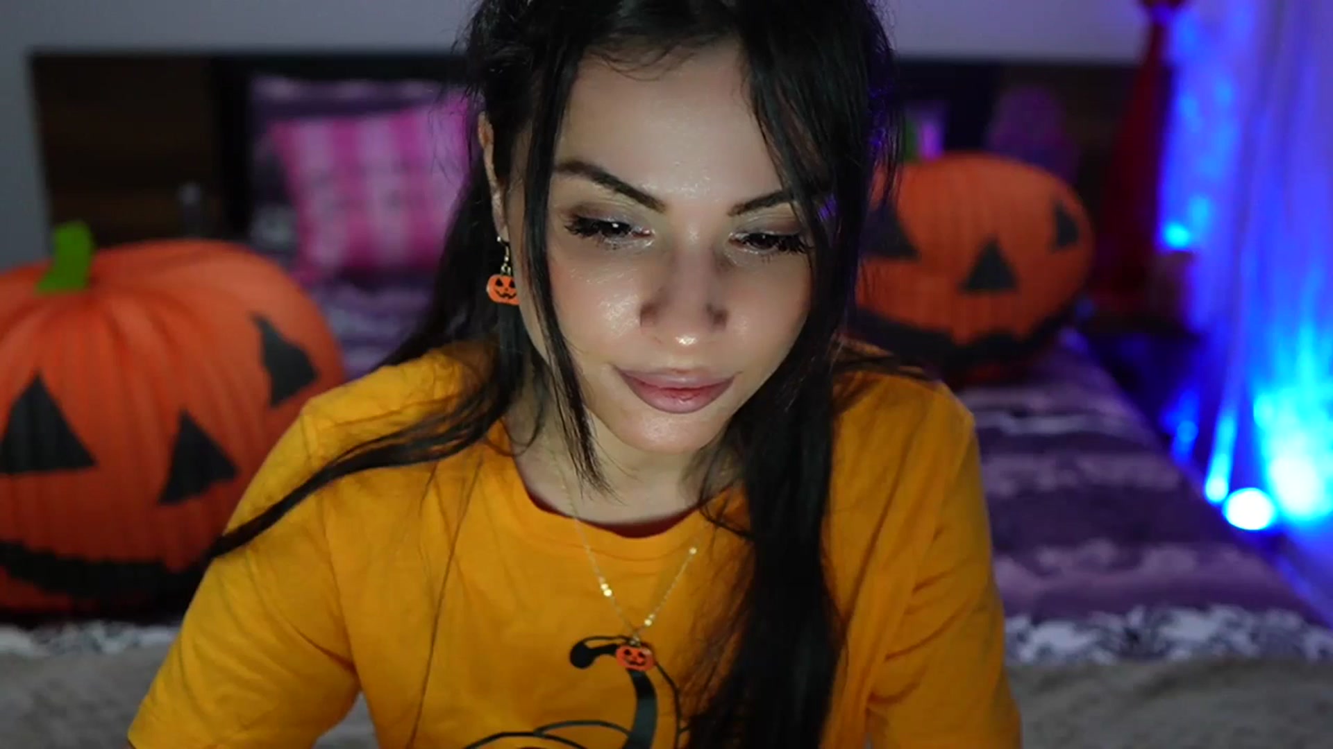 Gallery image thumbnail from TinyAndrea's myfreecams stream on, 10/31/2023, 24:02 image 10 of 20