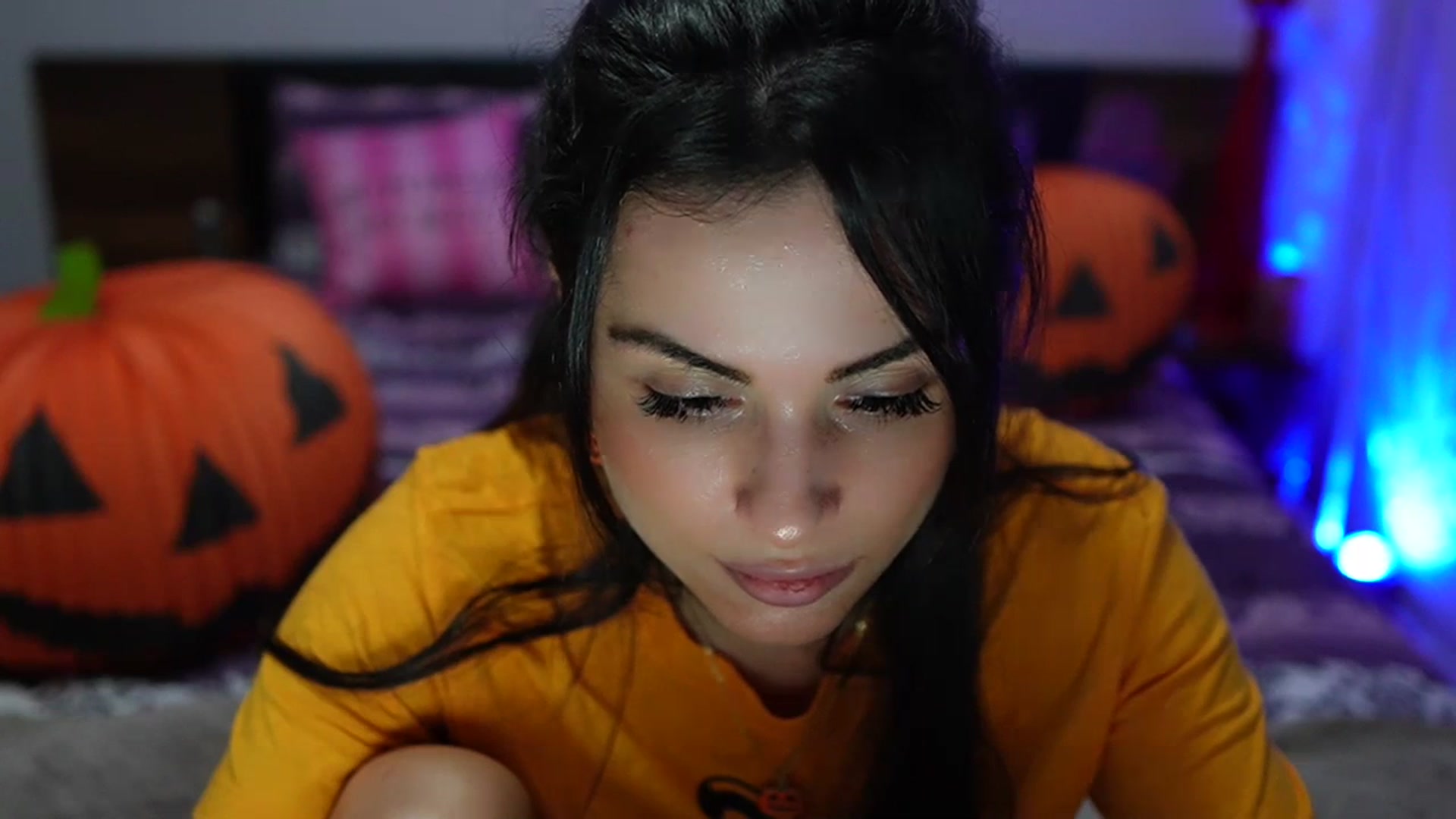 Gallery image thumbnail from TinyAndrea's myfreecams stream on, 10/31/2023, 24:02 image 13 of 20