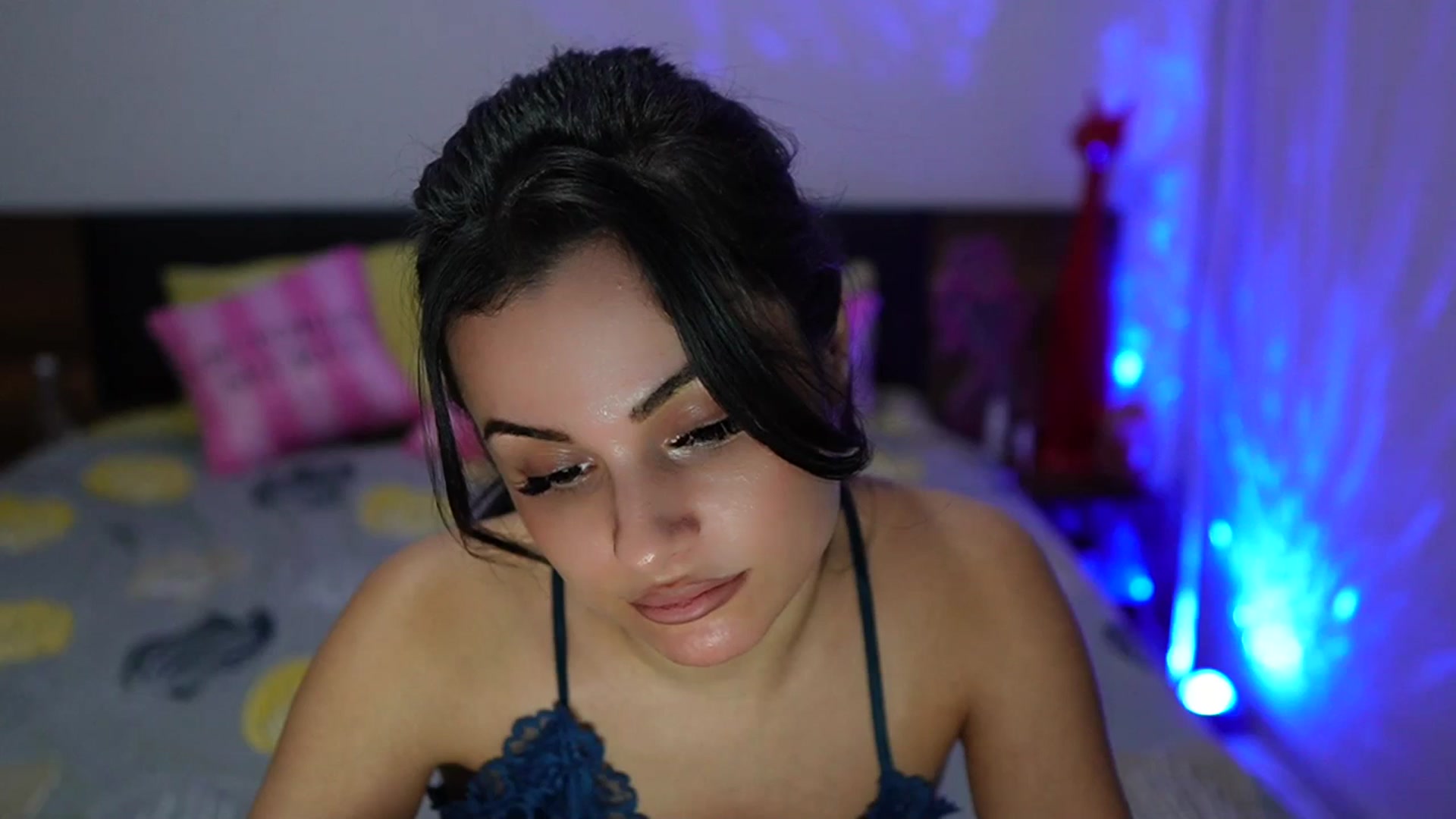 Gallery image thumbnail from TinyAndrea's myfreecams stream on, 11/09/2023, 04:08 image 8 of 20
