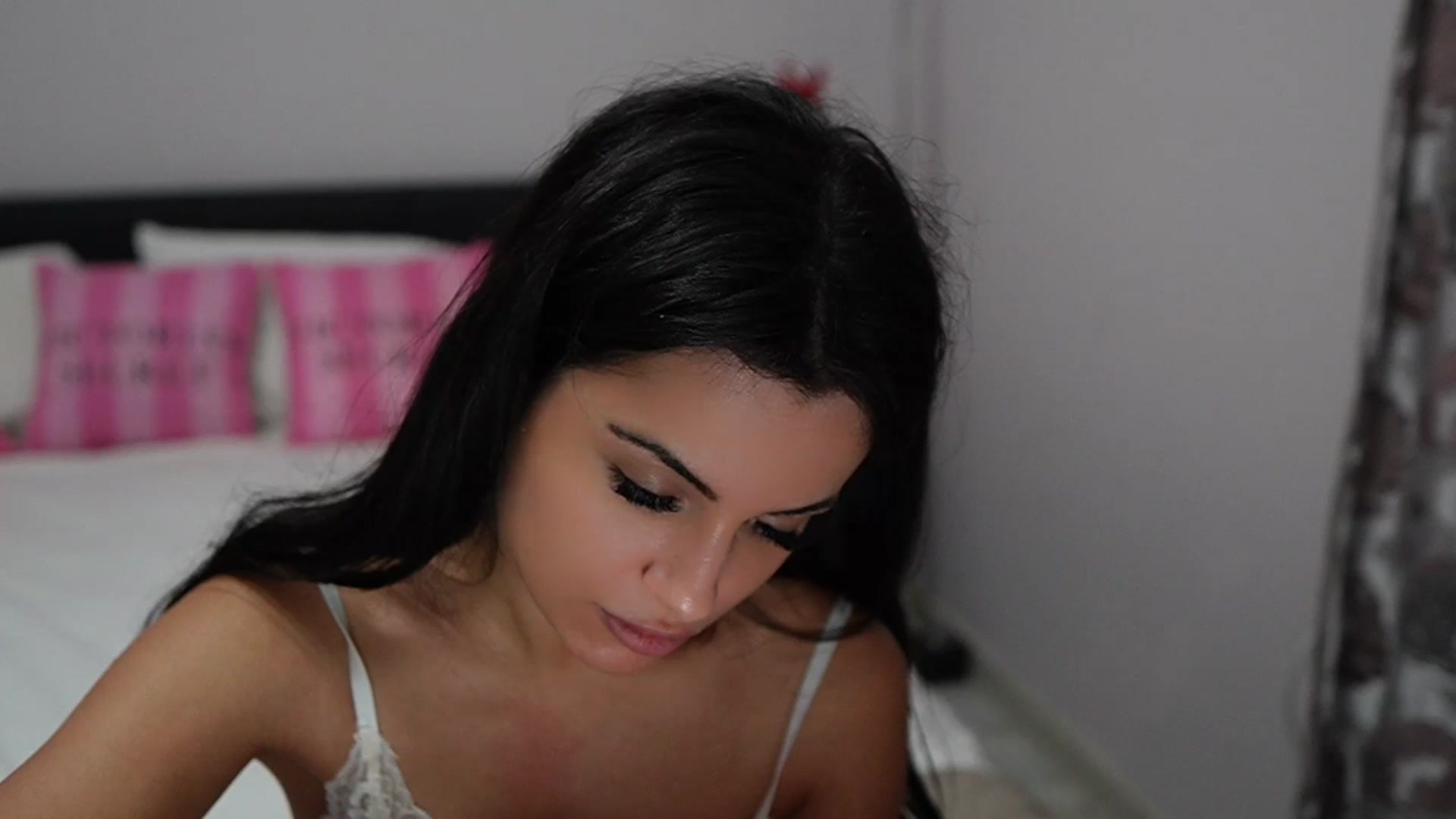 Gallery image thumbnail from TinyAndrea's myfreecams stream on, 12/03/2023, 04:47 image 2 of 20