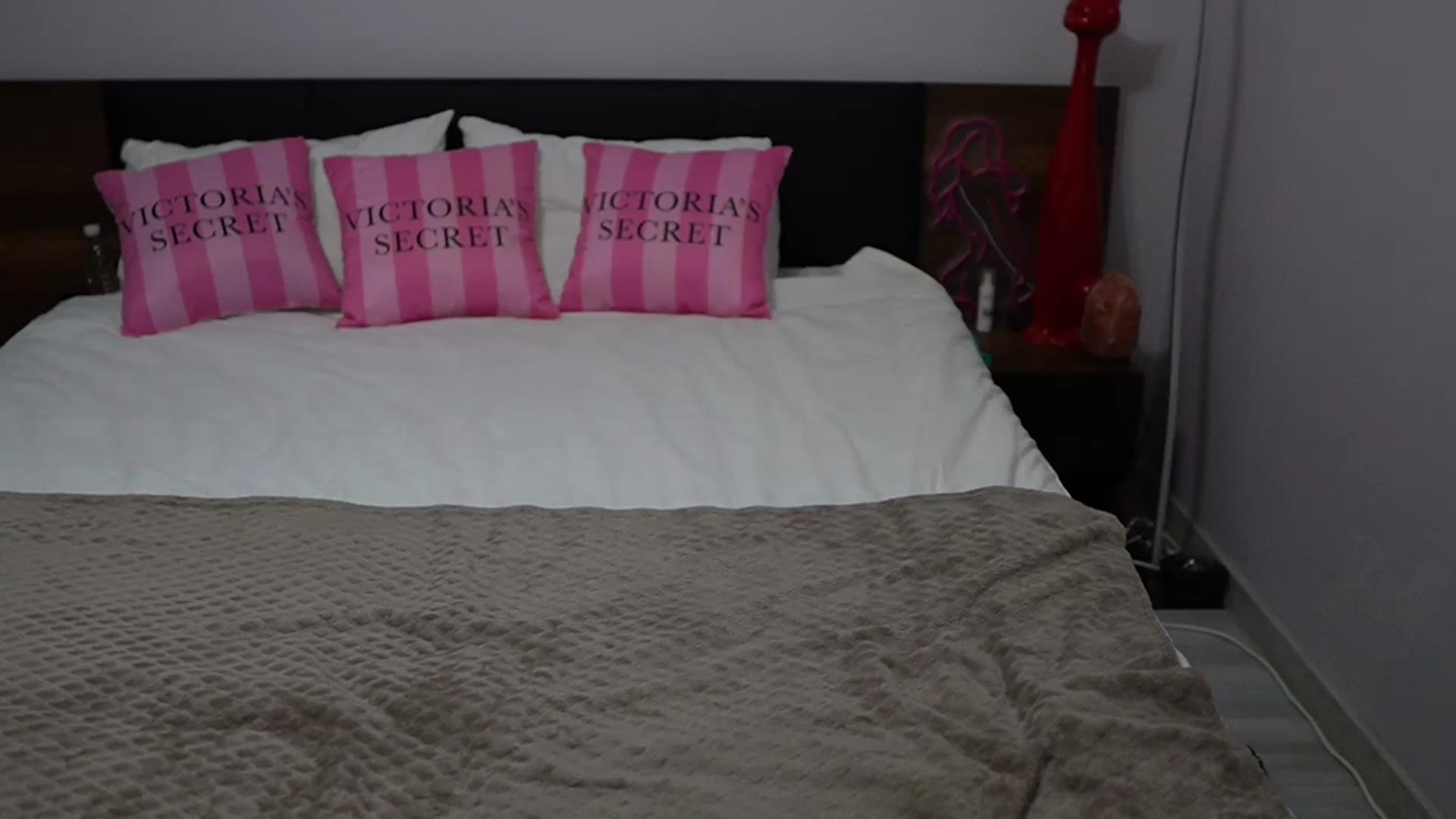 Gallery image thumbnail from TinyAndrea's myfreecams stream on, 12/06/2023, 03:49 image 19 of 20