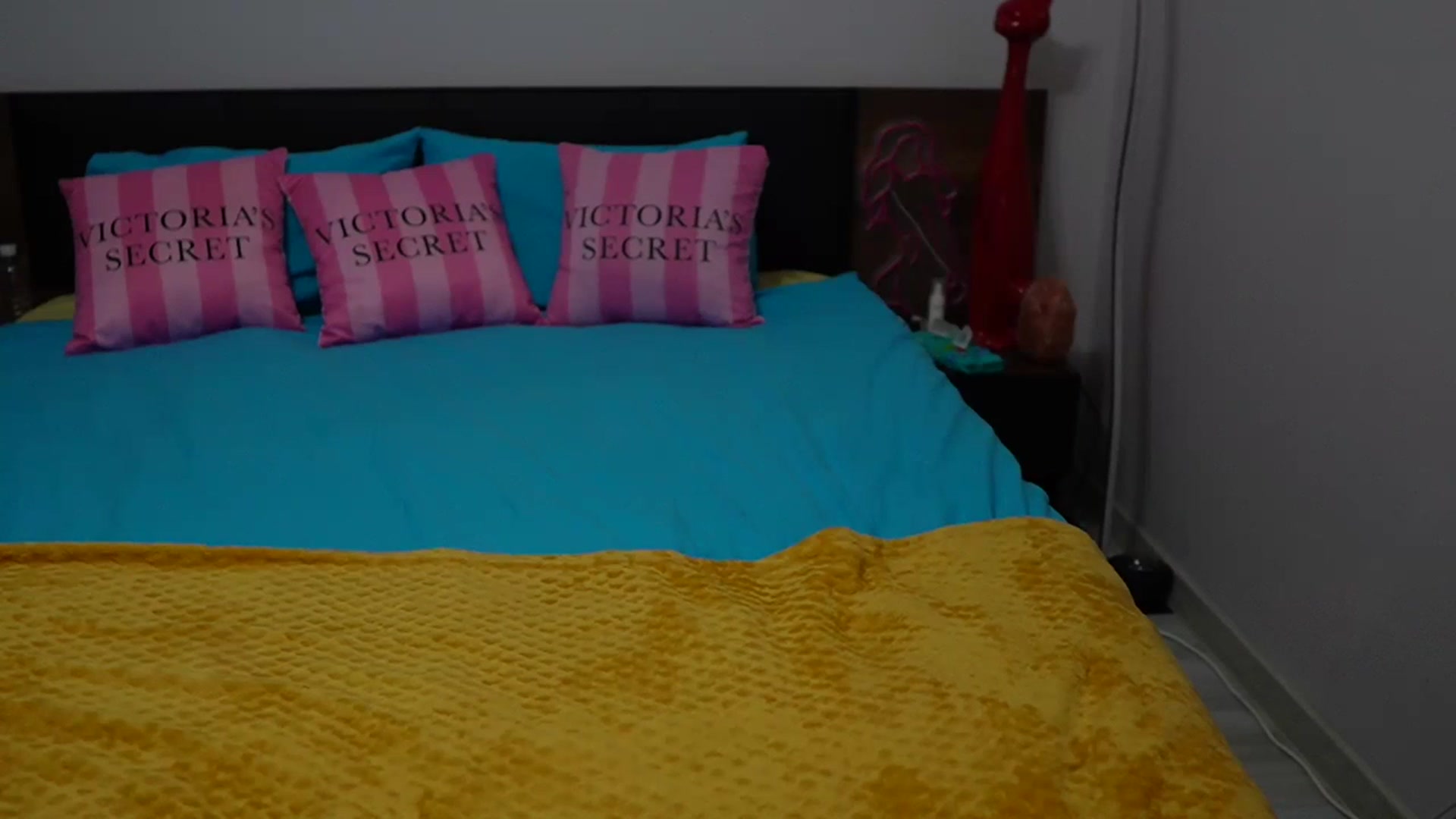 Gallery image thumbnail from TinyAndrea's myfreecams stream on, 12/13/2023, 06:37 image 15 of 20
