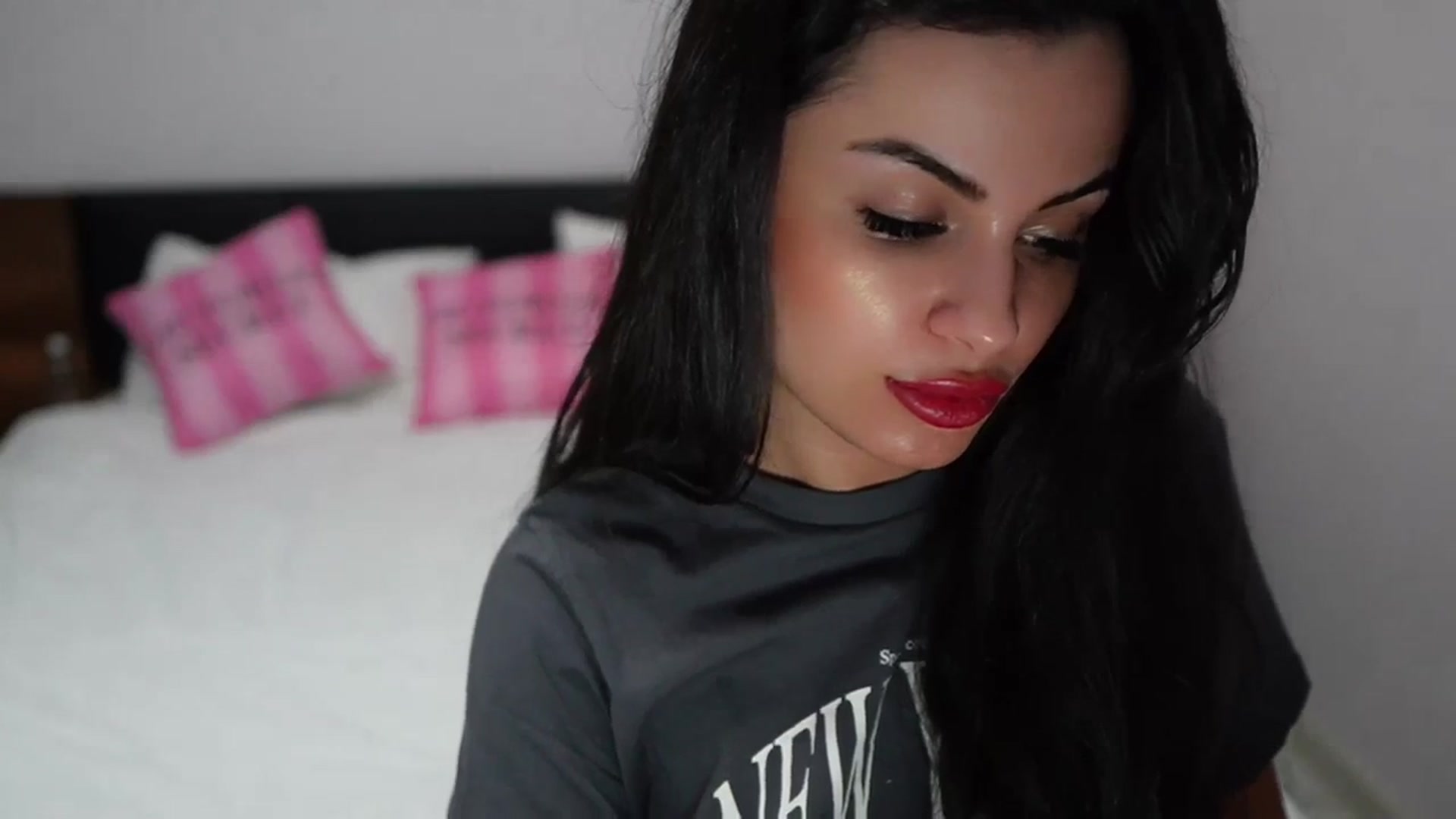 Gallery image thumbnail from TinyAndrea's myfreecams stream on, 01/05/2024, 01:00 image 10 of 20