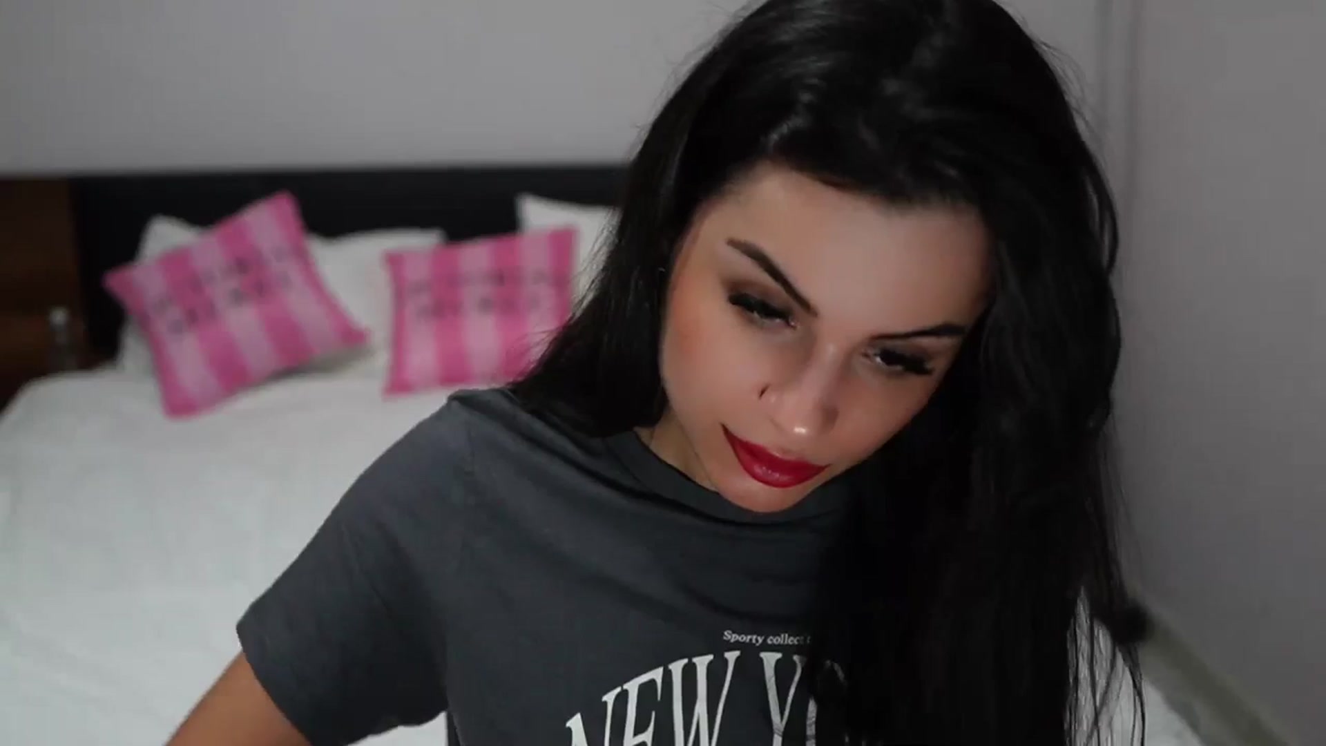Gallery image thumbnail from TinyAndrea's myfreecams stream on, 01/05/2024, 01:00 image 9 of 20