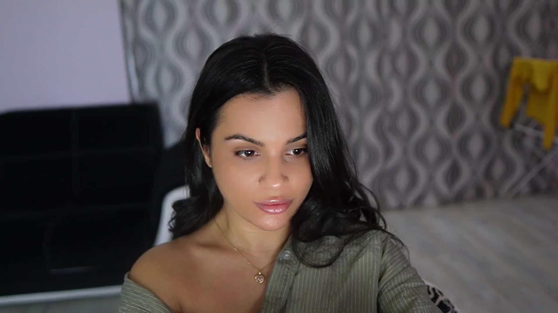 Gallery image thumbnail from TinyAndrea's myfreecams stream on, 12/17/2025, 03:11 image 5 of 20