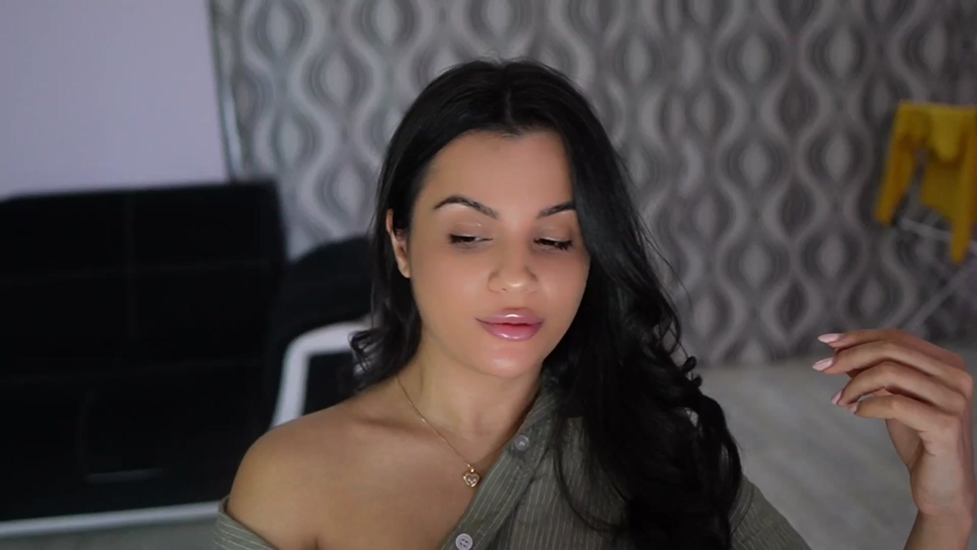 Gallery image thumbnail from TinyAndrea's myfreecams stream on, 12/17/2025, 03:11 image 6 of 20