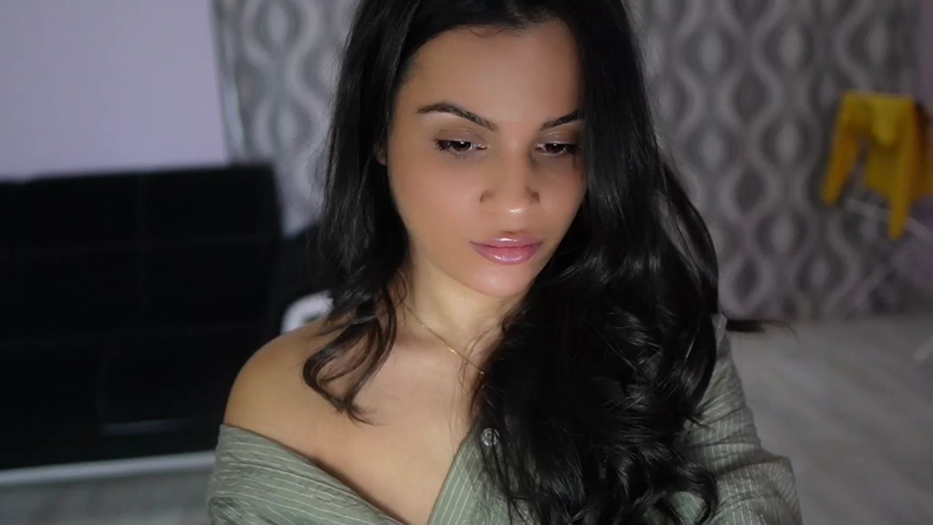 Gallery image thumbnail from TinyAndrea's myfreecams stream on, 12/17/2025, 03:11 image 3 of 20