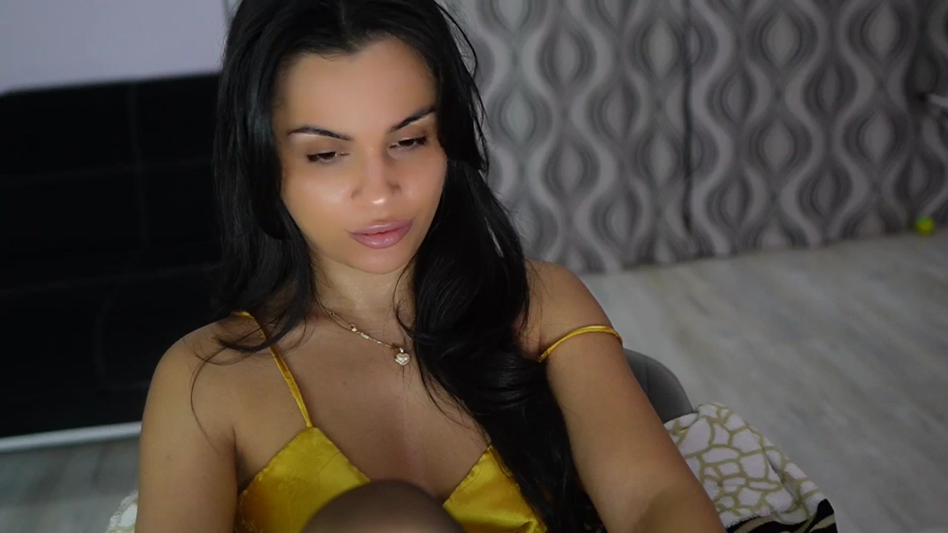Gallery image thumbnail from TinyAndrea's myfreecams stream on, 12/28/2025, 24:36 image 6 of 20
