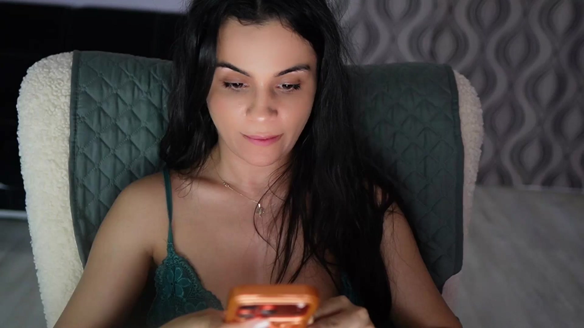 Gallery image thumbnail from TinyAndrea's myfreecams stream on, 04/15/2026, 03:51 image 18 of 20