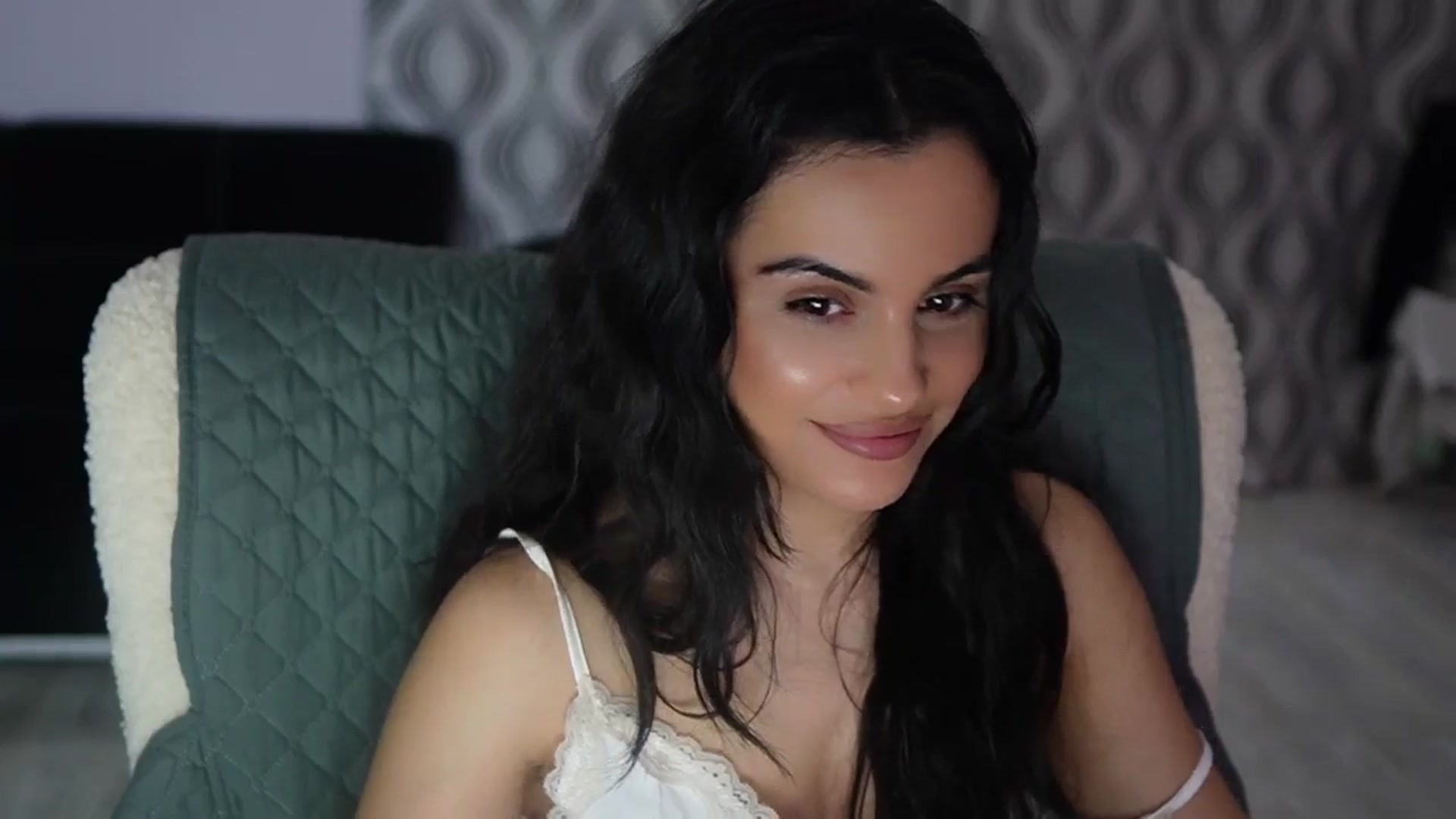 Gallery image thumbnail from TinyAndrea's myfreecams stream on, 04/27/2026, 01:12 image 18 of 20