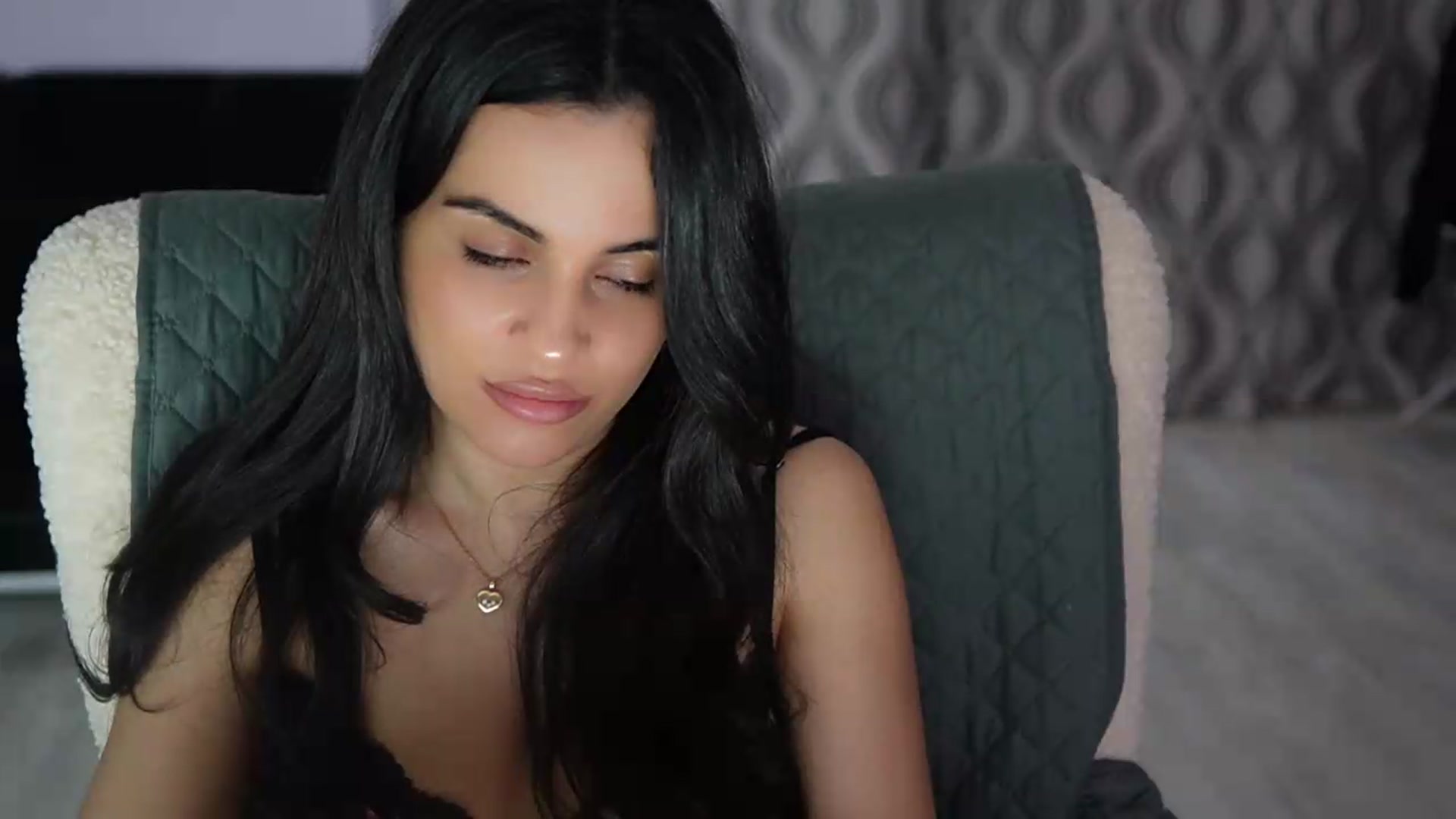Gallery image thumbnail from TinyAndrea's myfreecams stream on, 05/17/2026, 24:27 image 18 of 20