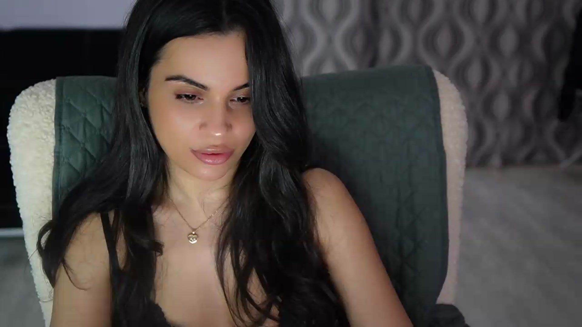Gallery image thumbnail from TinyAndrea's myfreecams stream on, 05/17/2026, 24:27 image 16 of 20