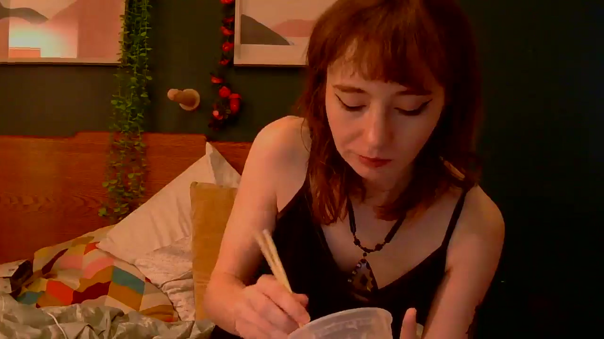 Gallery image thumbnail from TinyEloria's myfreecams stream on, 02/01/2025, 17:05 image 12 of 20