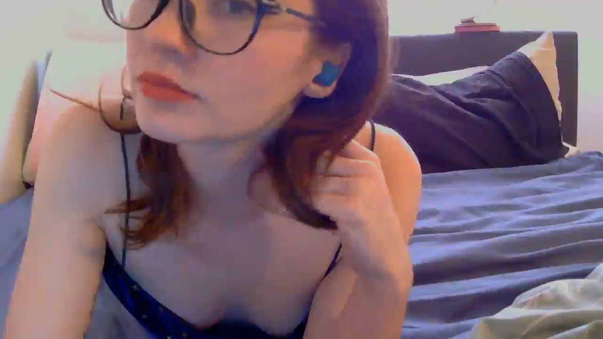 Gallery image thumbnail from TinyEloria's myfreecams stream on, 04/22/2025, 17:08 image 6 of 20