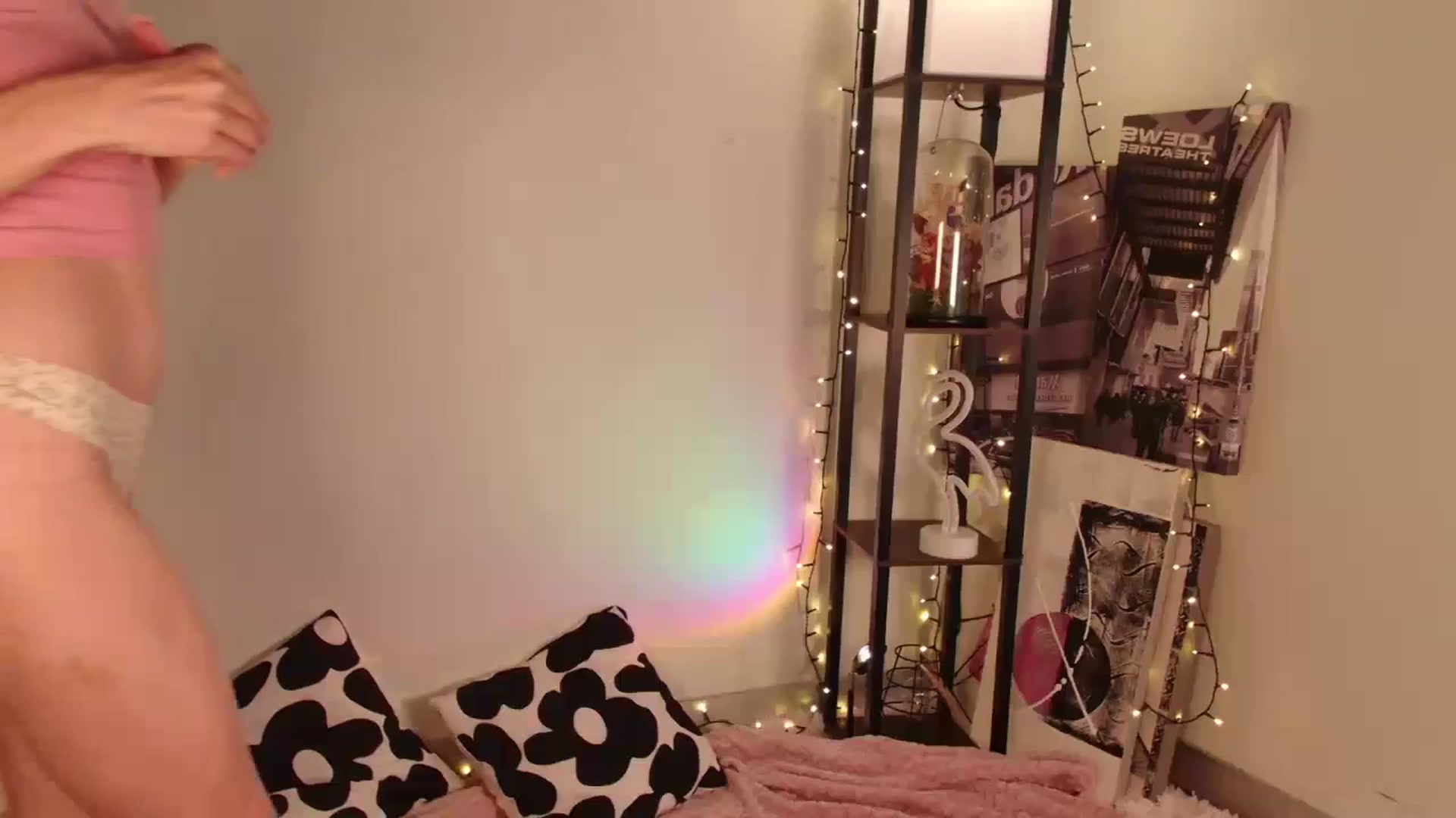 Gallery image thumbnail from TinyKiarry's myfreecams stream on, 07/12/2024, 10:52 image 6 of 20