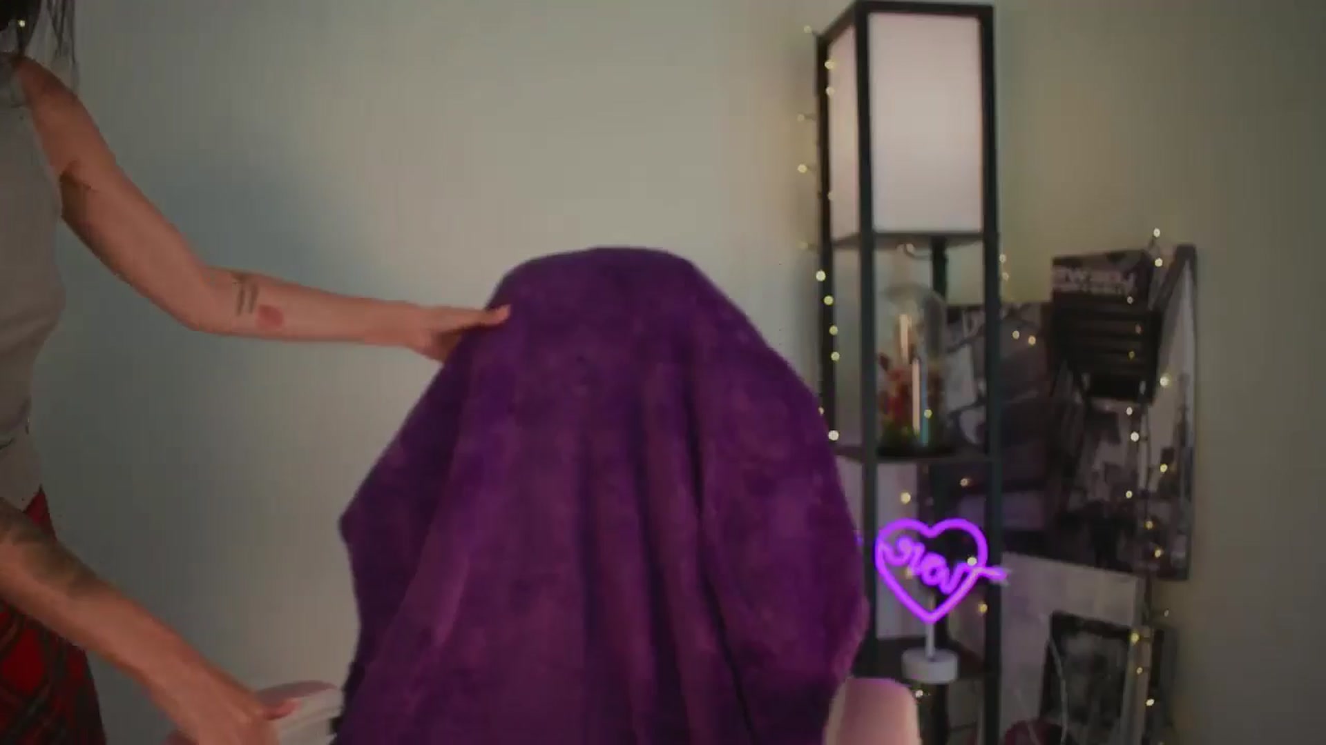 Gallery image thumbnail from TinyKiarry's myfreecams stream on, 07/19/2024, 13:17 image 10 of 20