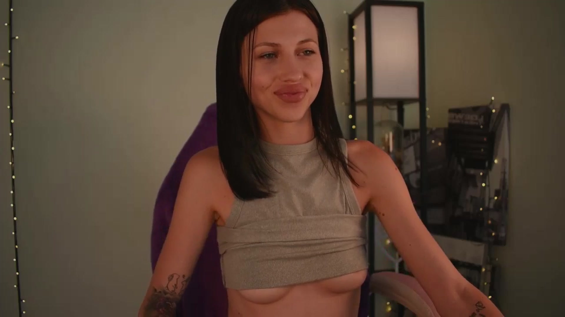 Gallery image thumbnail from TinyKiarry's myfreecams stream on, 07/19/2024, 15:50 image 8 of 20