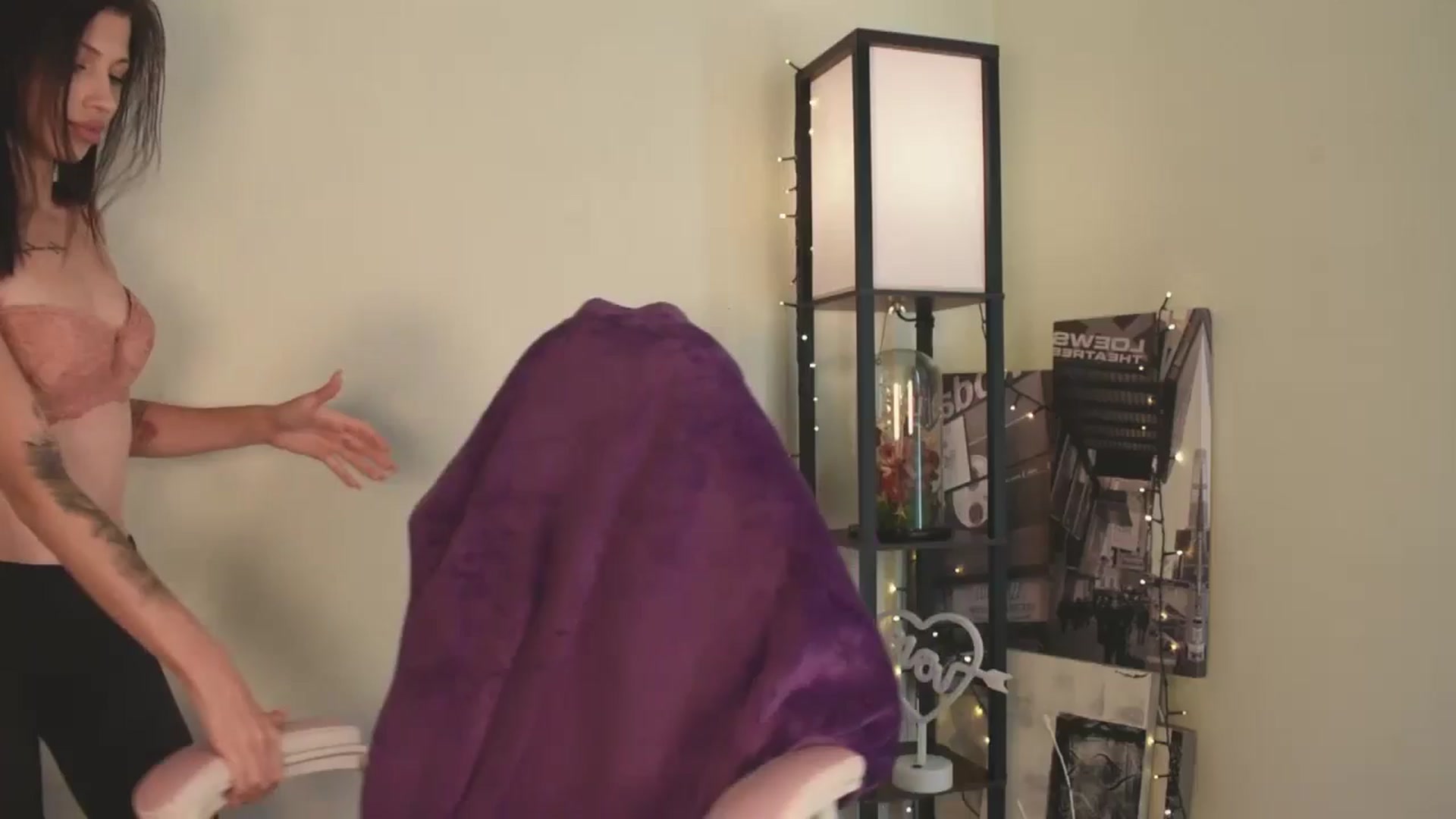 Gallery image thumbnail from TinyKiarry's myfreecams stream on, 07/25/2024, 15:49 image 6 of 20