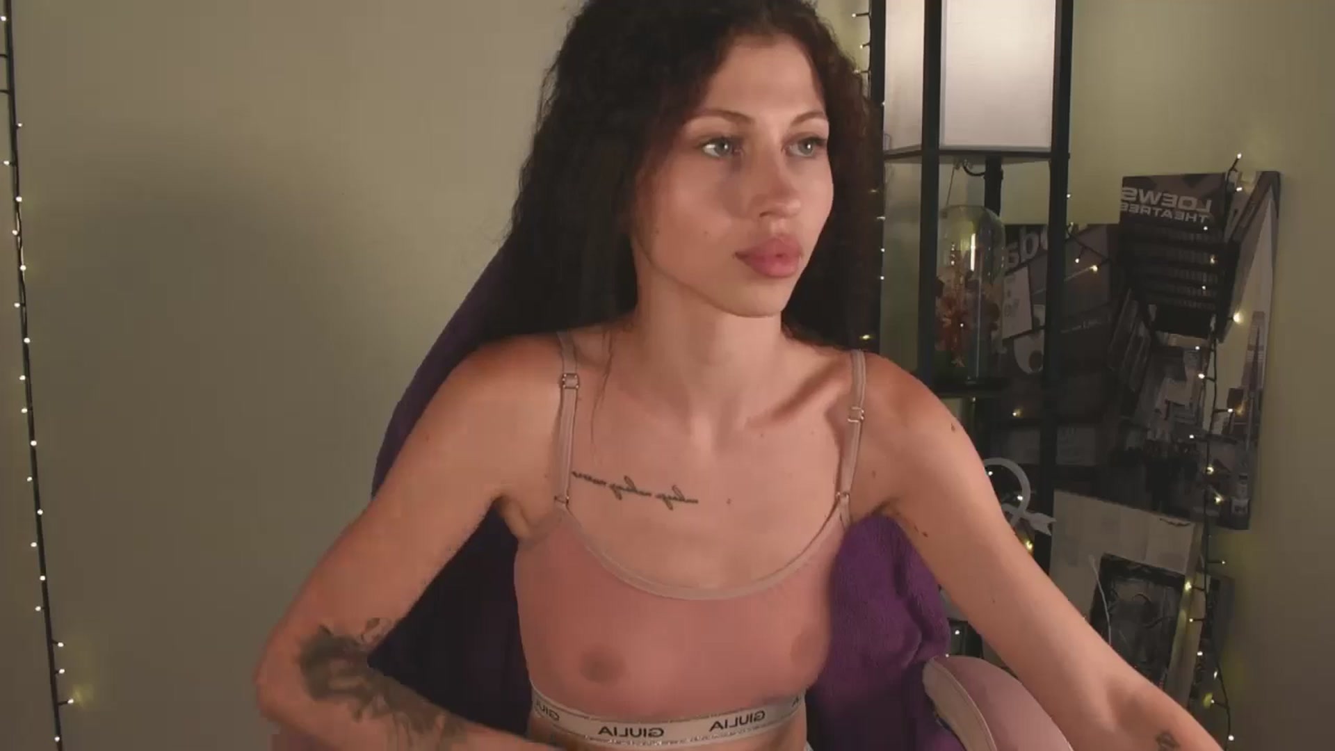Gallery image thumbnail from TinyKiarry's myfreecams stream on, 07/26/2024, 18:30 image 6 of 20