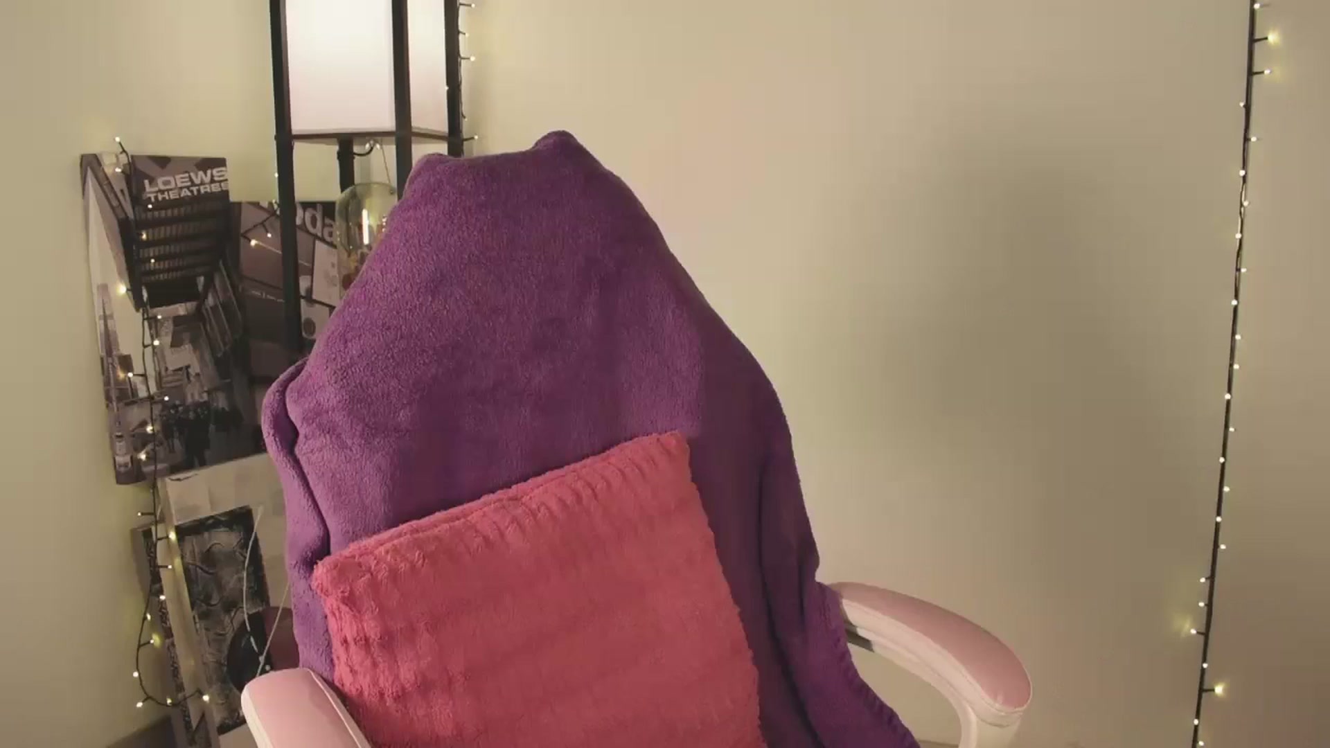 Gallery image thumbnail from TinyKiarry's myfreecams stream on, 07/27/2024, 18:13 image 6 of 20
