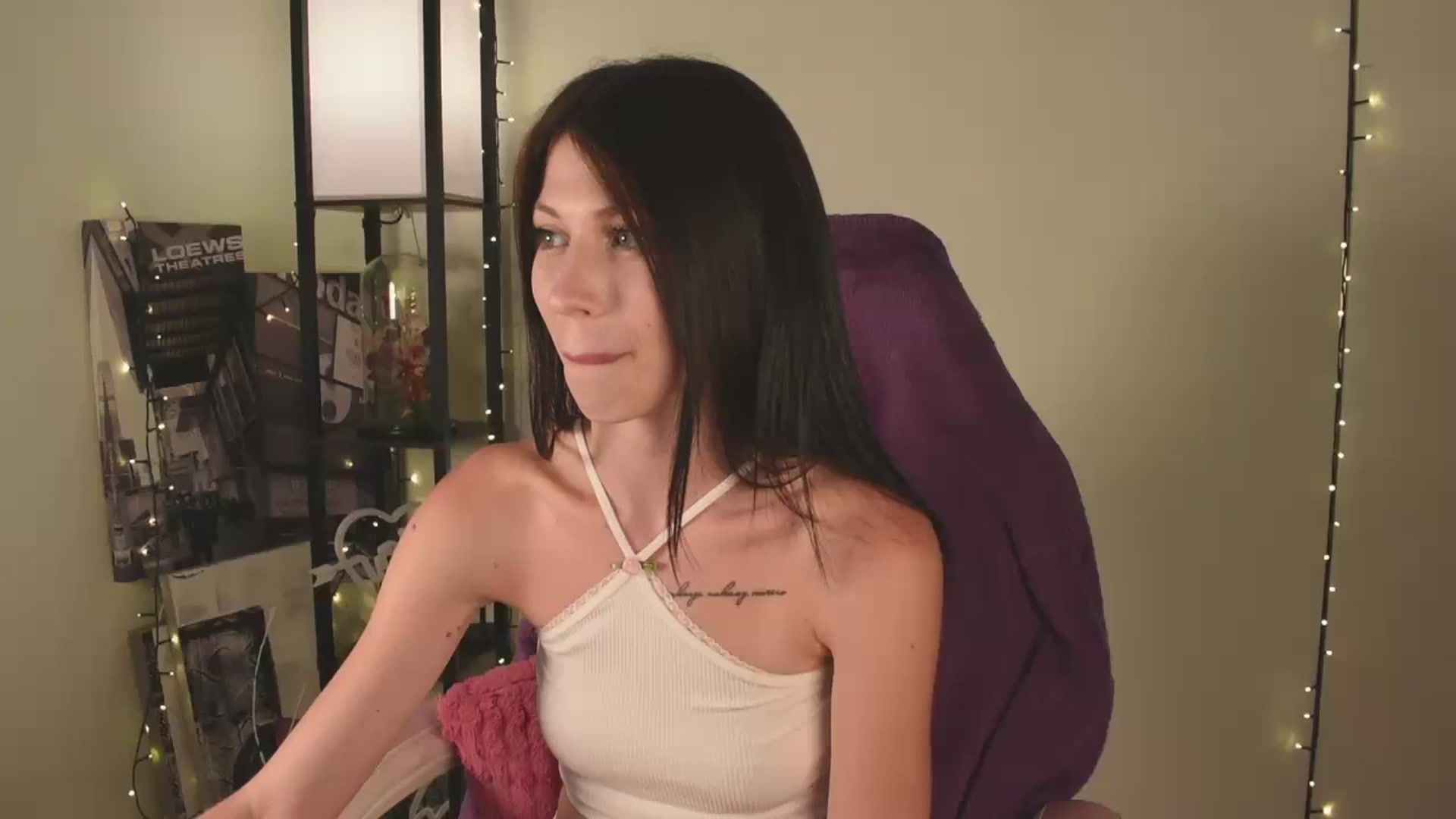 Gallery image thumbnail from TinyKiarry's myfreecams stream on, 07/27/2024, 18:49 image 10 of 20