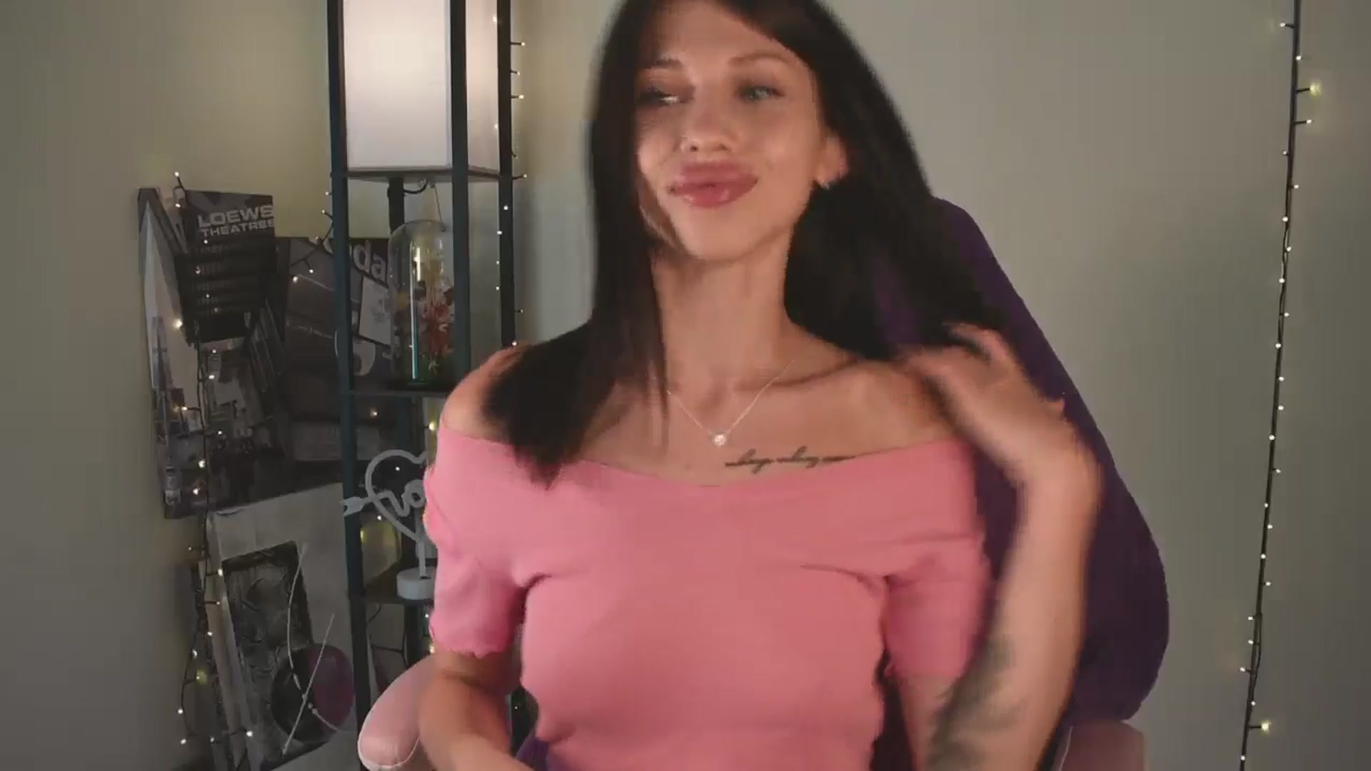 Gallery image thumbnail from TinyKiarry's myfreecams stream on, 07/31/2024, 14:19 image 7 of 20