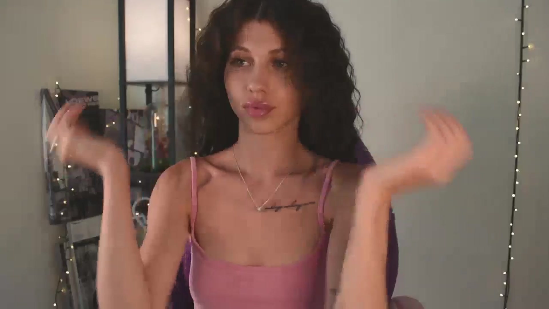 Gallery image thumbnail from TinyKiarry's myfreecams stream on, 08/01/2024, 17:07 image 7 of 20