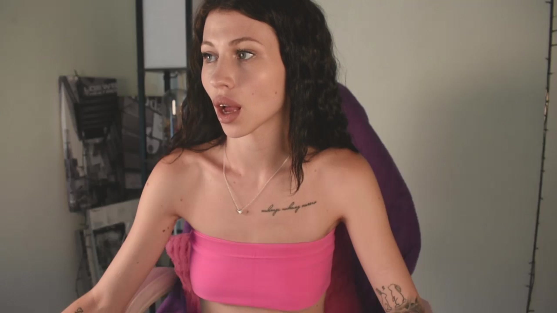 Gallery image thumbnail from TinyKiarry's myfreecams stream on, 08/02/2024, 15:25 image 2 of 20