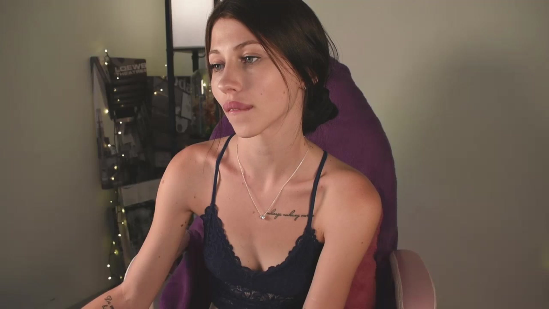 Gallery image thumbnail from TinyKiarry's myfreecams stream on, 08/03/2024, 17:16 image 8 of 20