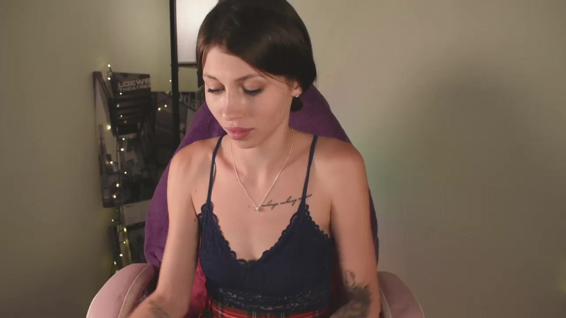 Gallery image thumbnail from TinyKiarry's myfreecams stream on, 08/03/2024, 18:33 image 12 of 20