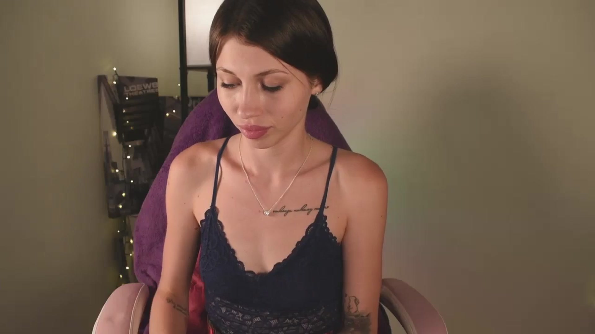 Gallery image thumbnail from TinyKiarry's myfreecams stream on, 08/03/2024, 18:33 image 17 of 20