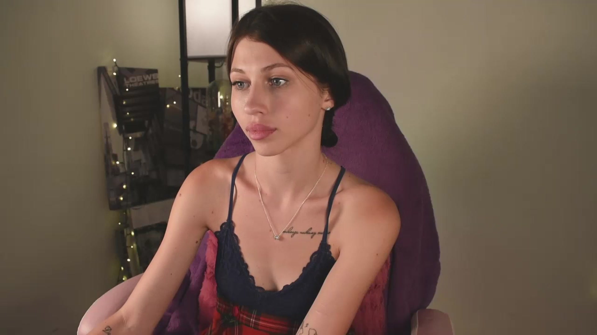 Gallery image thumbnail from TinyKiarry's myfreecams stream on, 08/03/2024, 18:33 image 2 of 20
