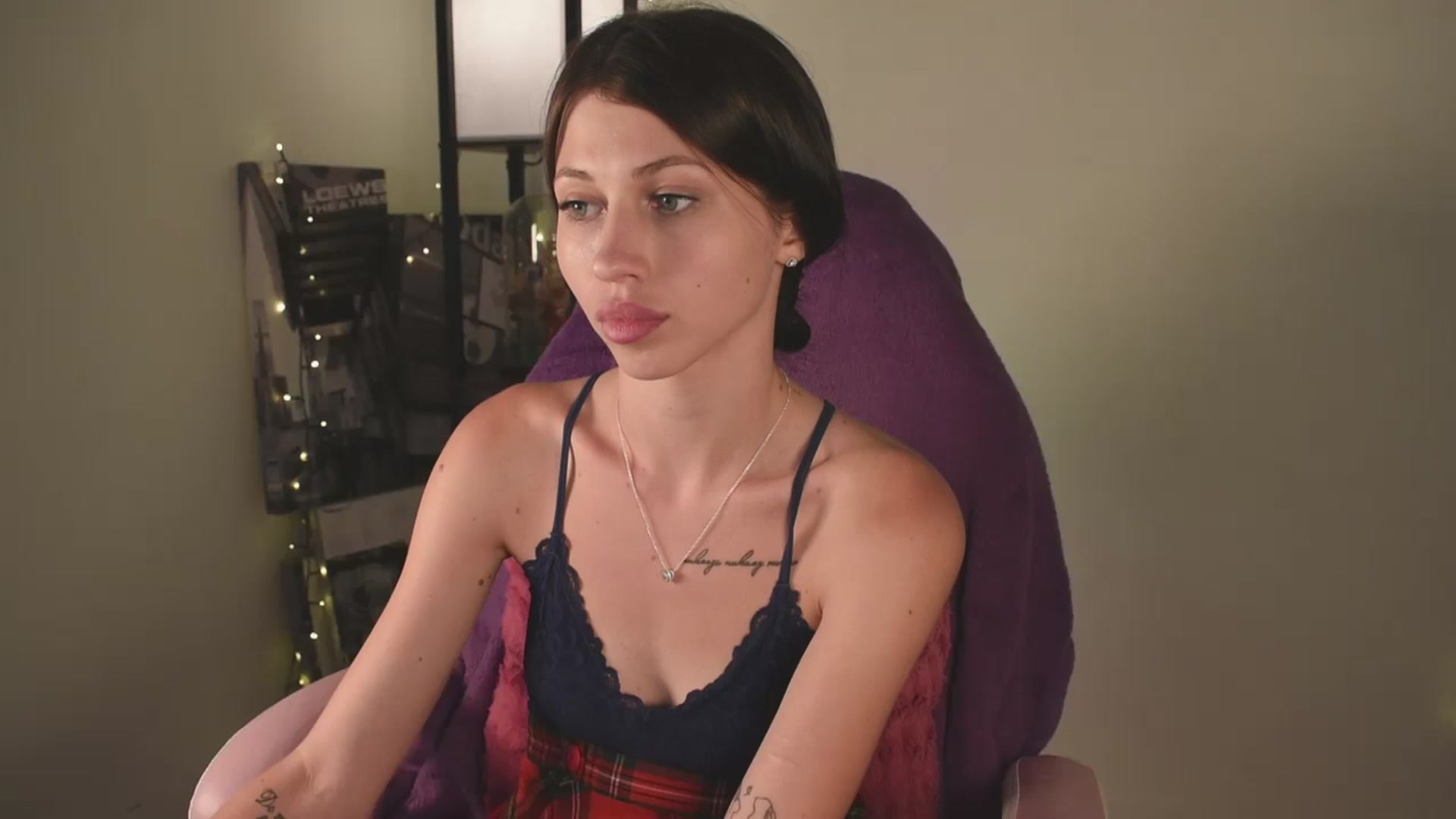 Gallery image thumbnail from TinyKiarry's myfreecams stream on, 08/03/2024, 18:33 image 1 of 20