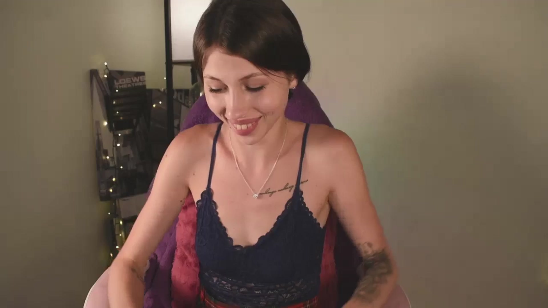 Gallery image thumbnail from TinyKiarry's myfreecams stream on, 08/03/2024, 18:33 image 10 of 20