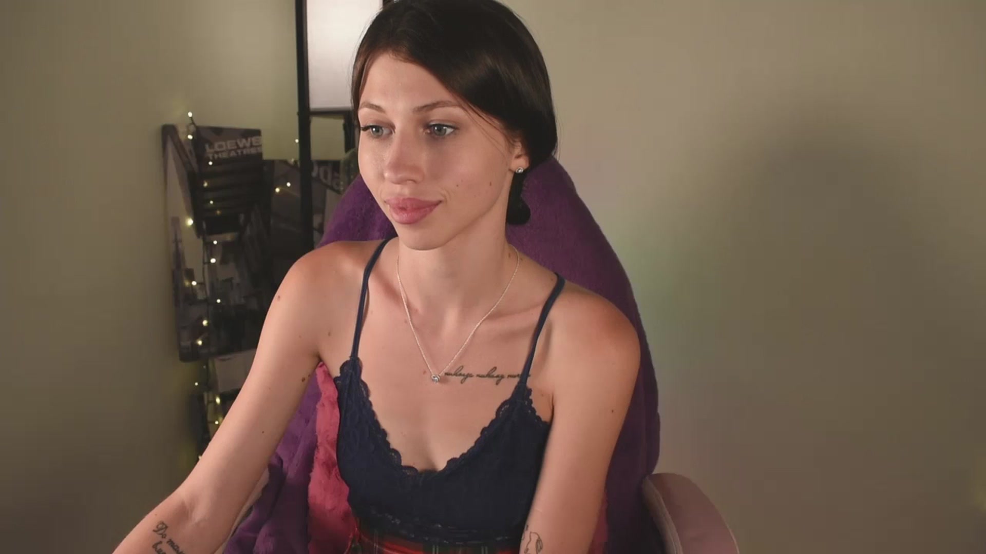 Gallery image thumbnail from TinyKiarry's myfreecams stream on, 08/03/2024, 18:33 image 13 of 20