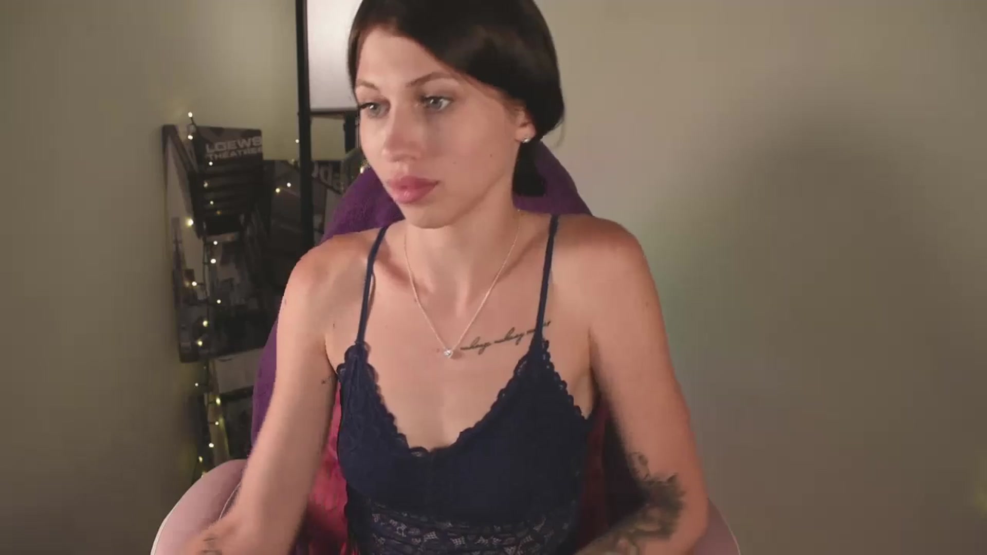 Gallery image thumbnail from TinyKiarry's myfreecams stream on, 08/03/2024, 18:33 image 9 of 20