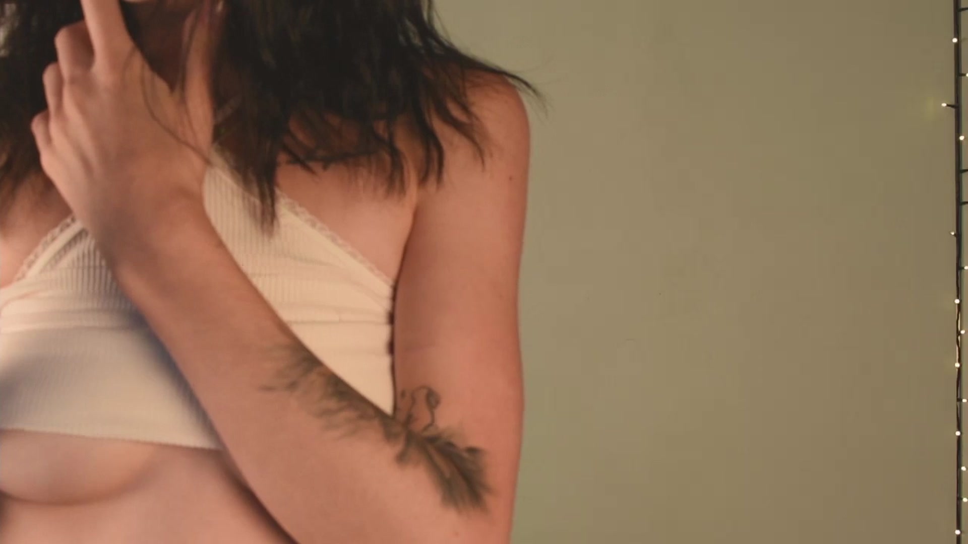 Gallery image thumbnail from TinyKiarry's myfreecams stream on, 08/07/2024, 14:49 image 15 of 20
